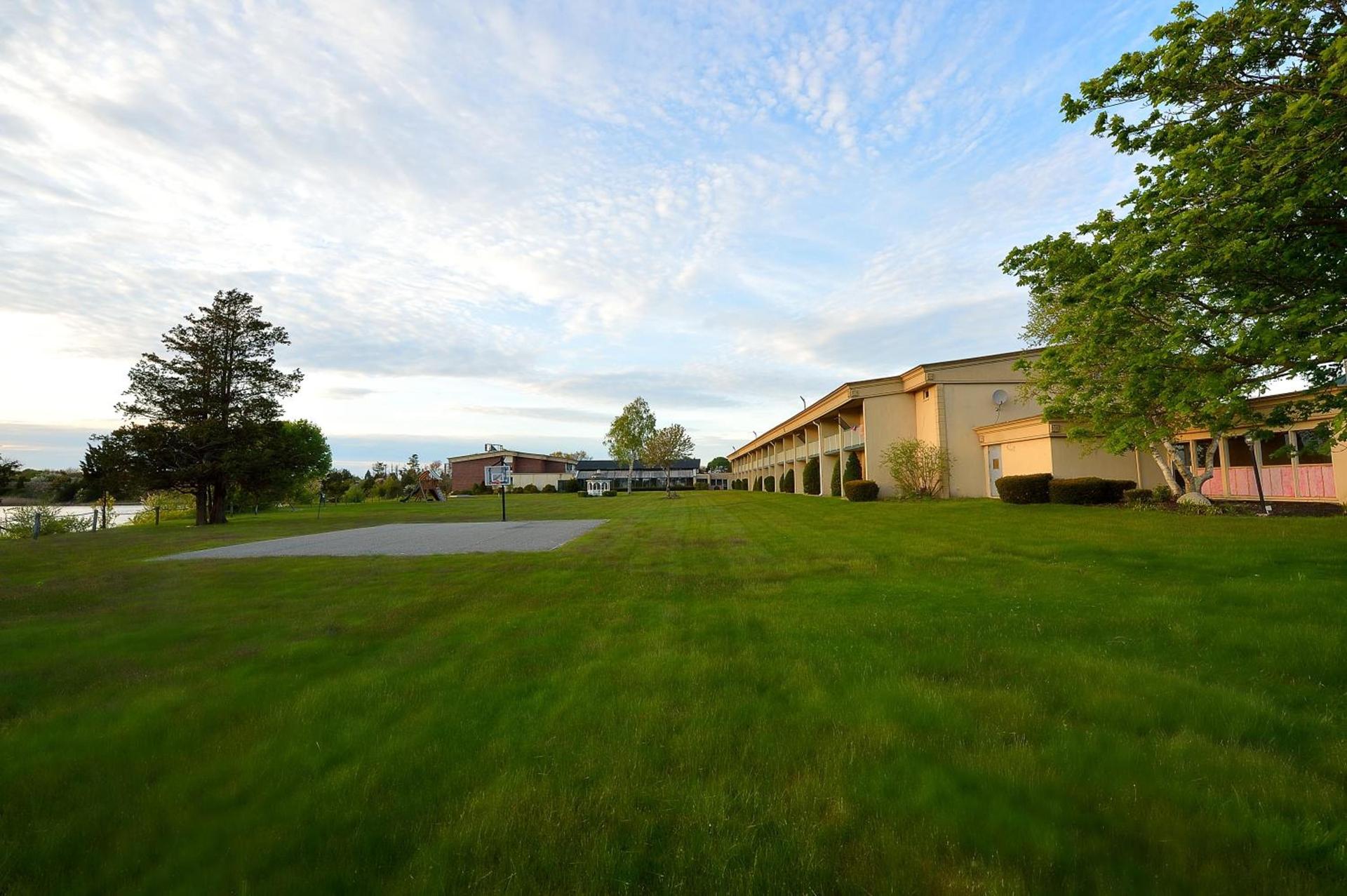 Riverview Inn & Suites photo 15