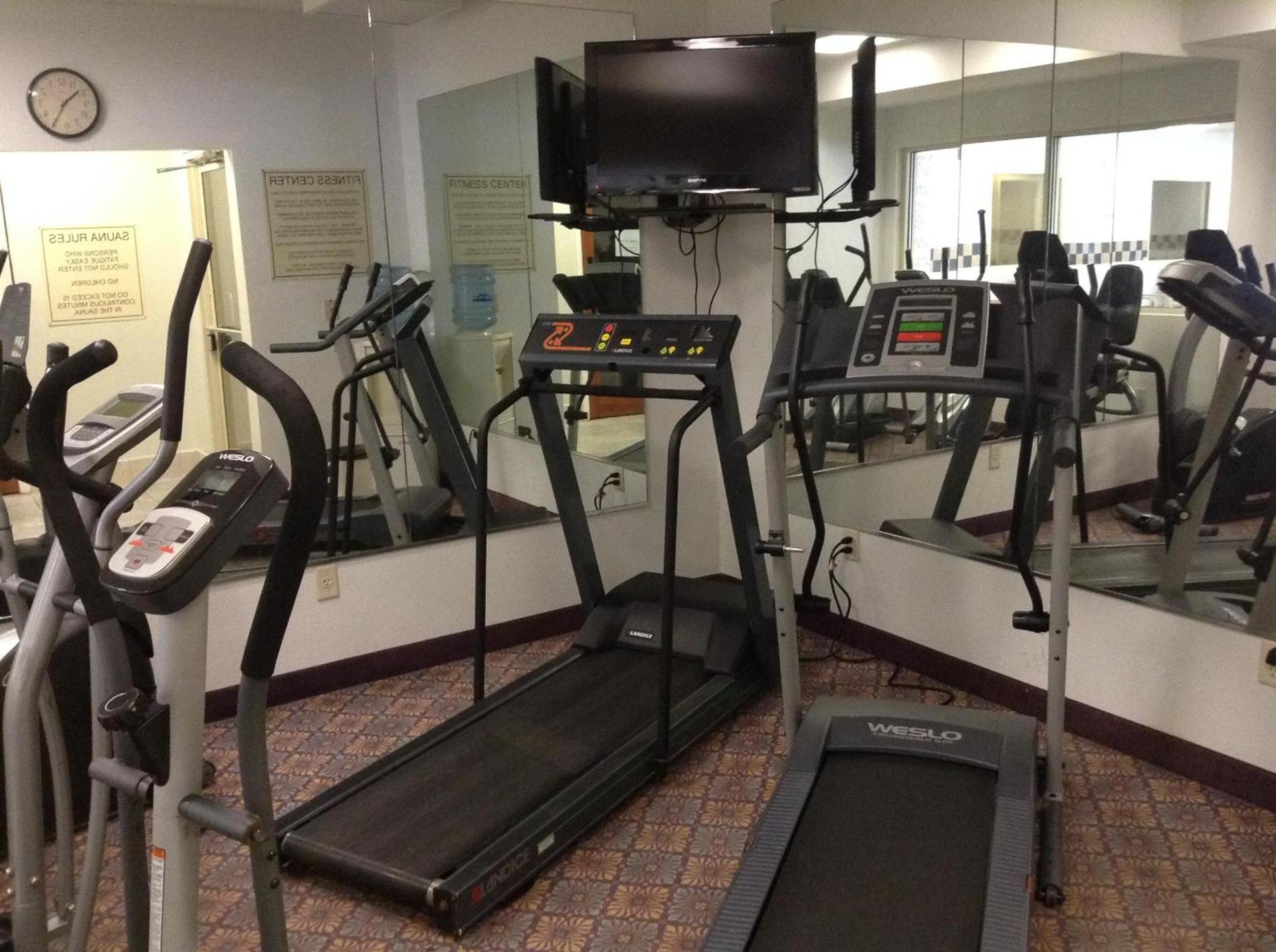Baymont by Wyndham Fort Wayne photo 43