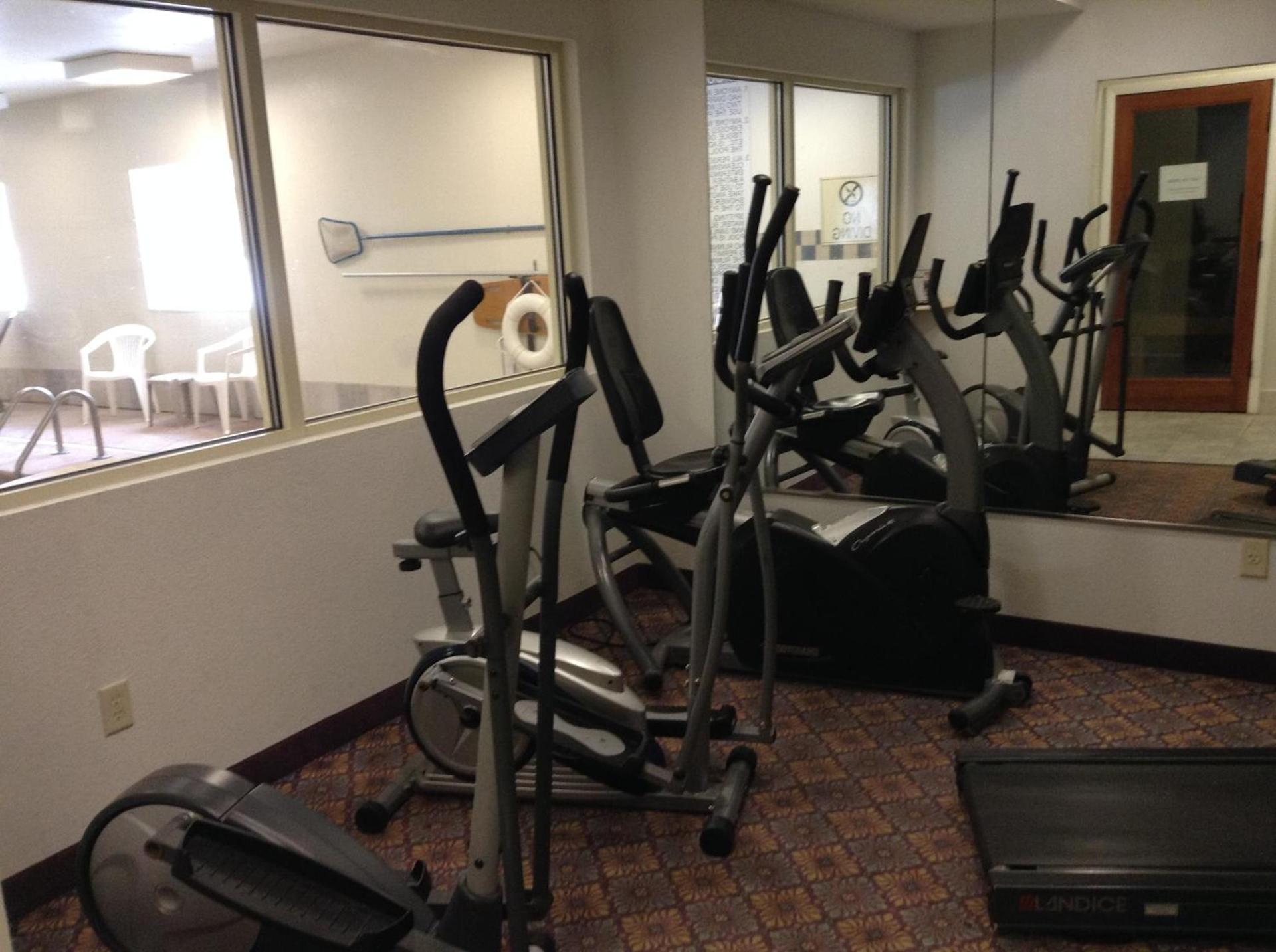 Baymont by Wyndham Fort Wayne photo 44