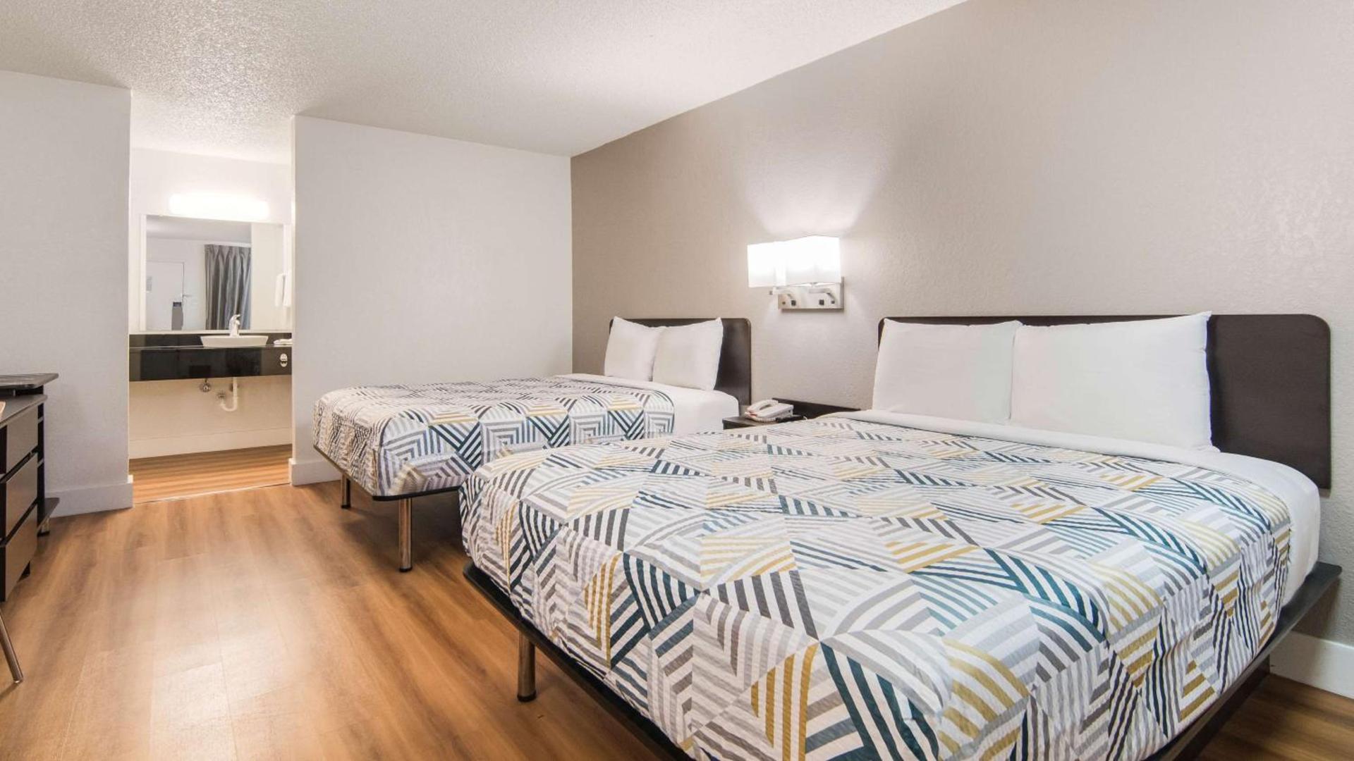 Motel 6-Addison, TX - Dallas photo 21