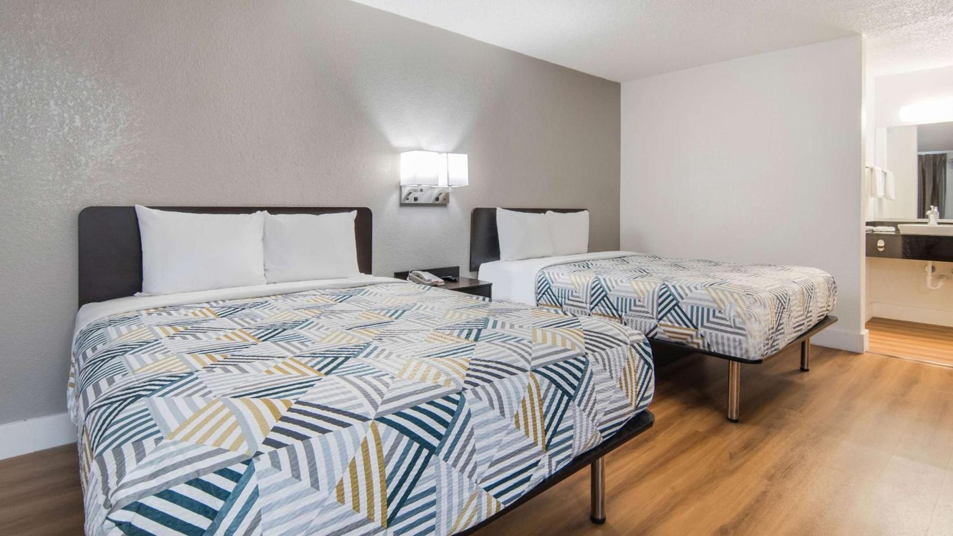 Motel 6-Addison, TX - Dallas photo 24