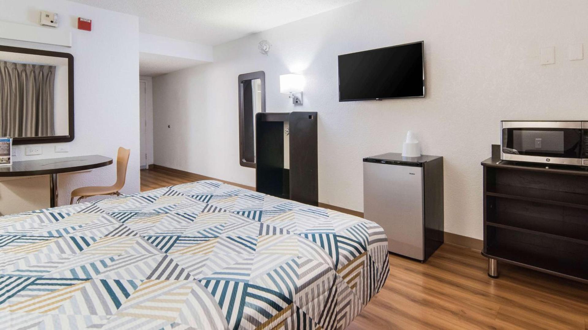 Motel 6-Addison, TX - Dallas photo 20