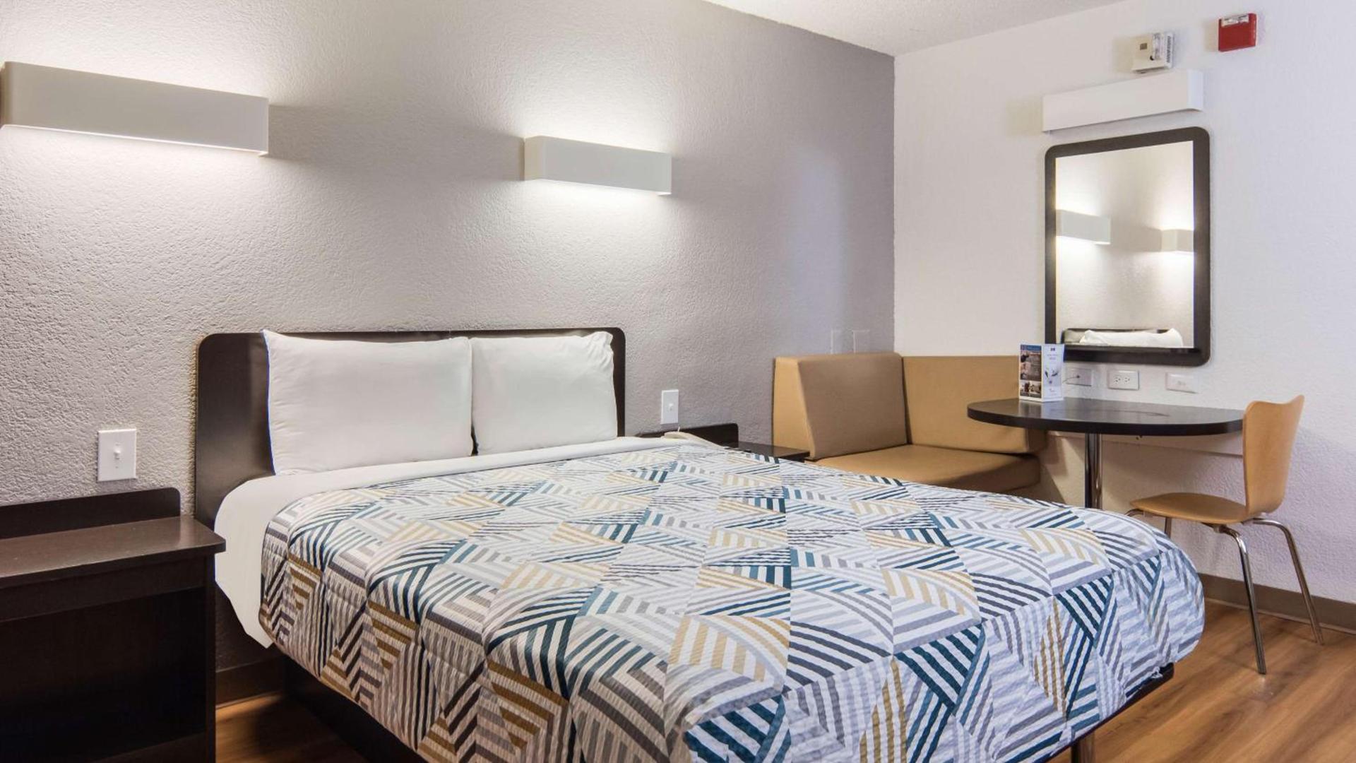 Motel 6-Addison, TX - Dallas photo 19