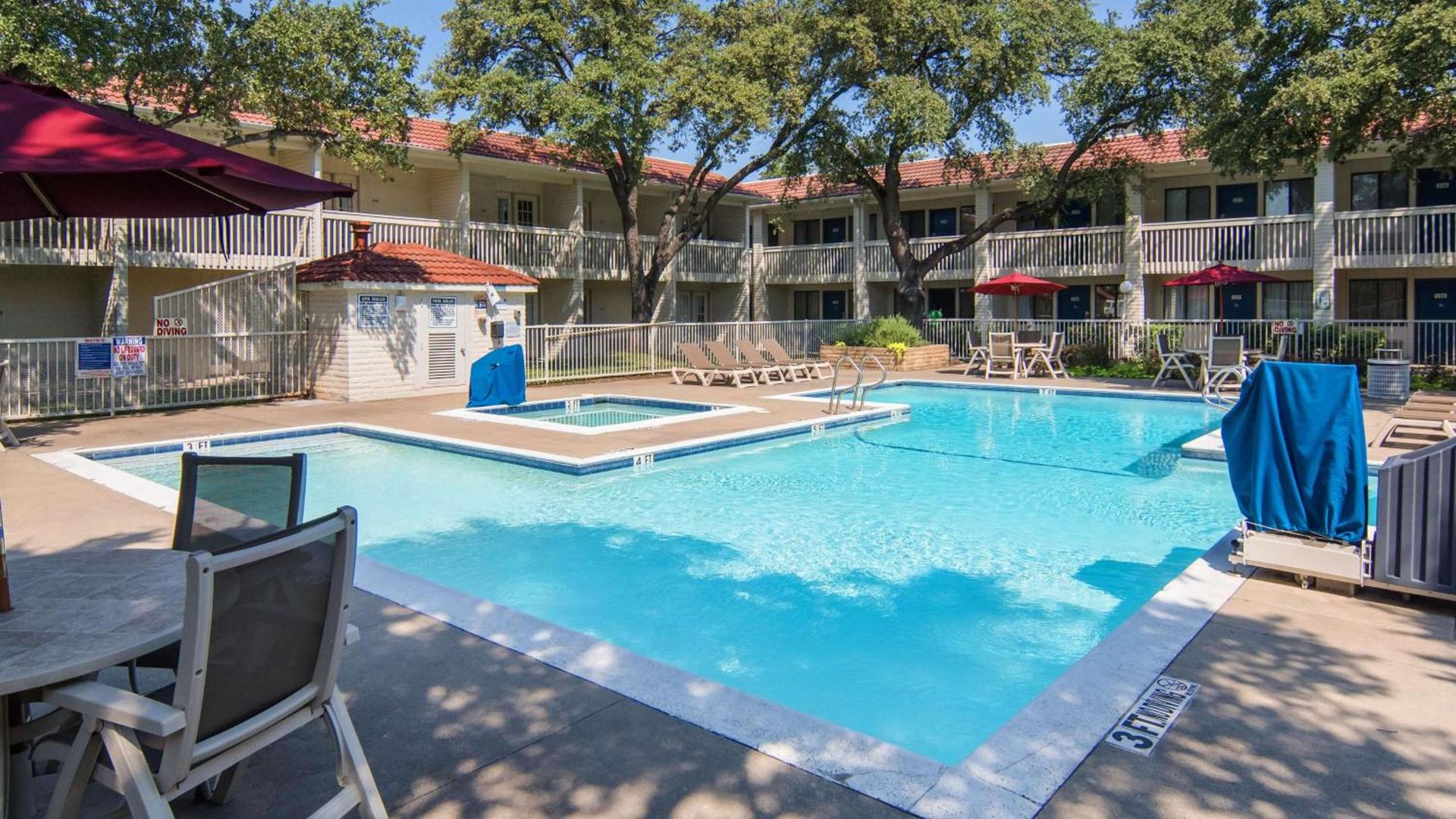 Motel 6-Addison, TX - Dallas photo 18