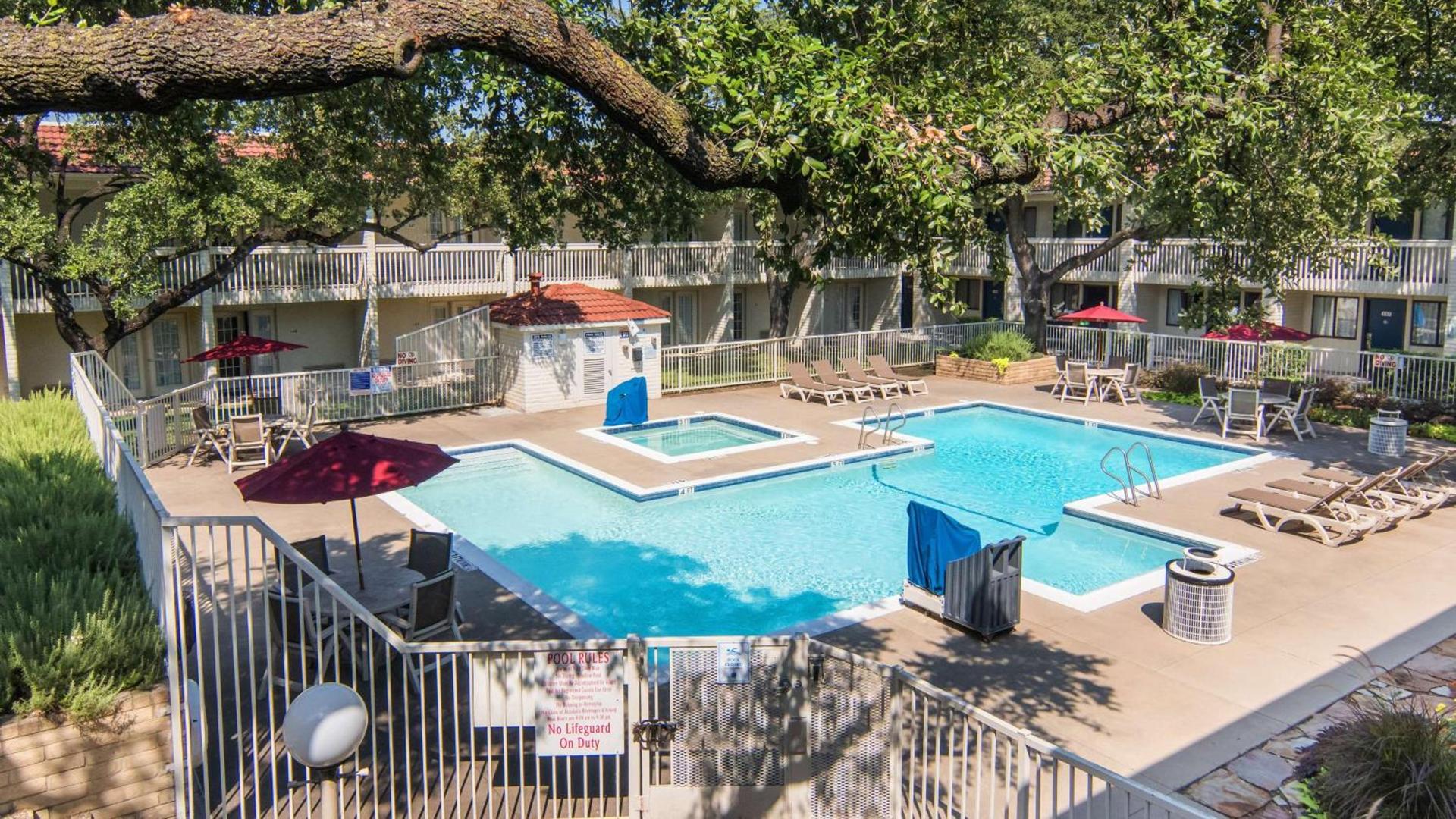 Motel 6-Addison, TX - Dallas photo 7