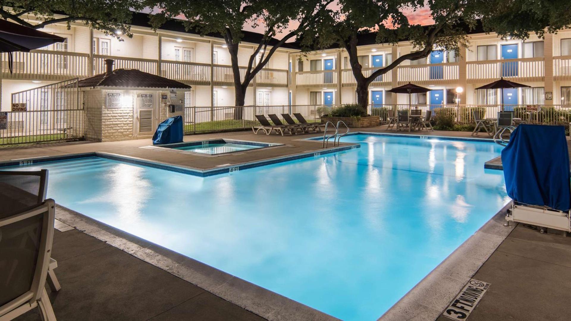 Motel 6-Addison, TX - Dallas photo 8