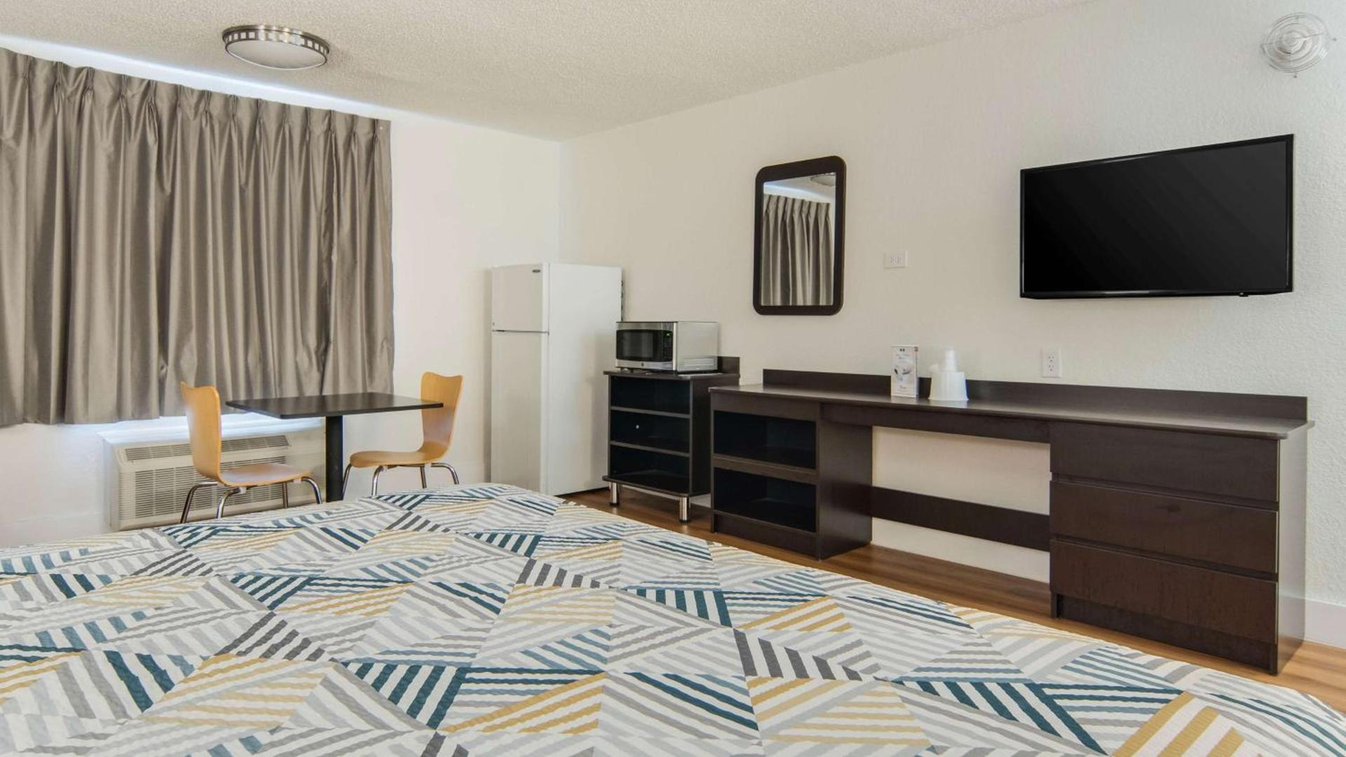 Motel 6-Addison, TX - Dallas photo 16
