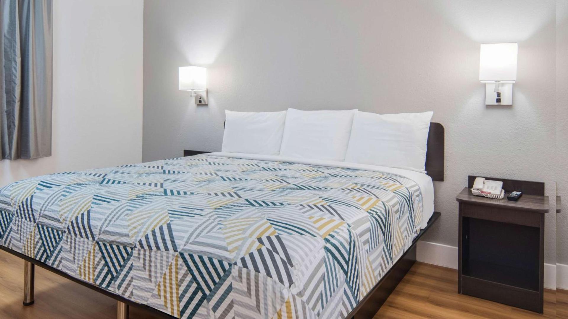 Motel 6-Addison, TX - Dallas photo 17