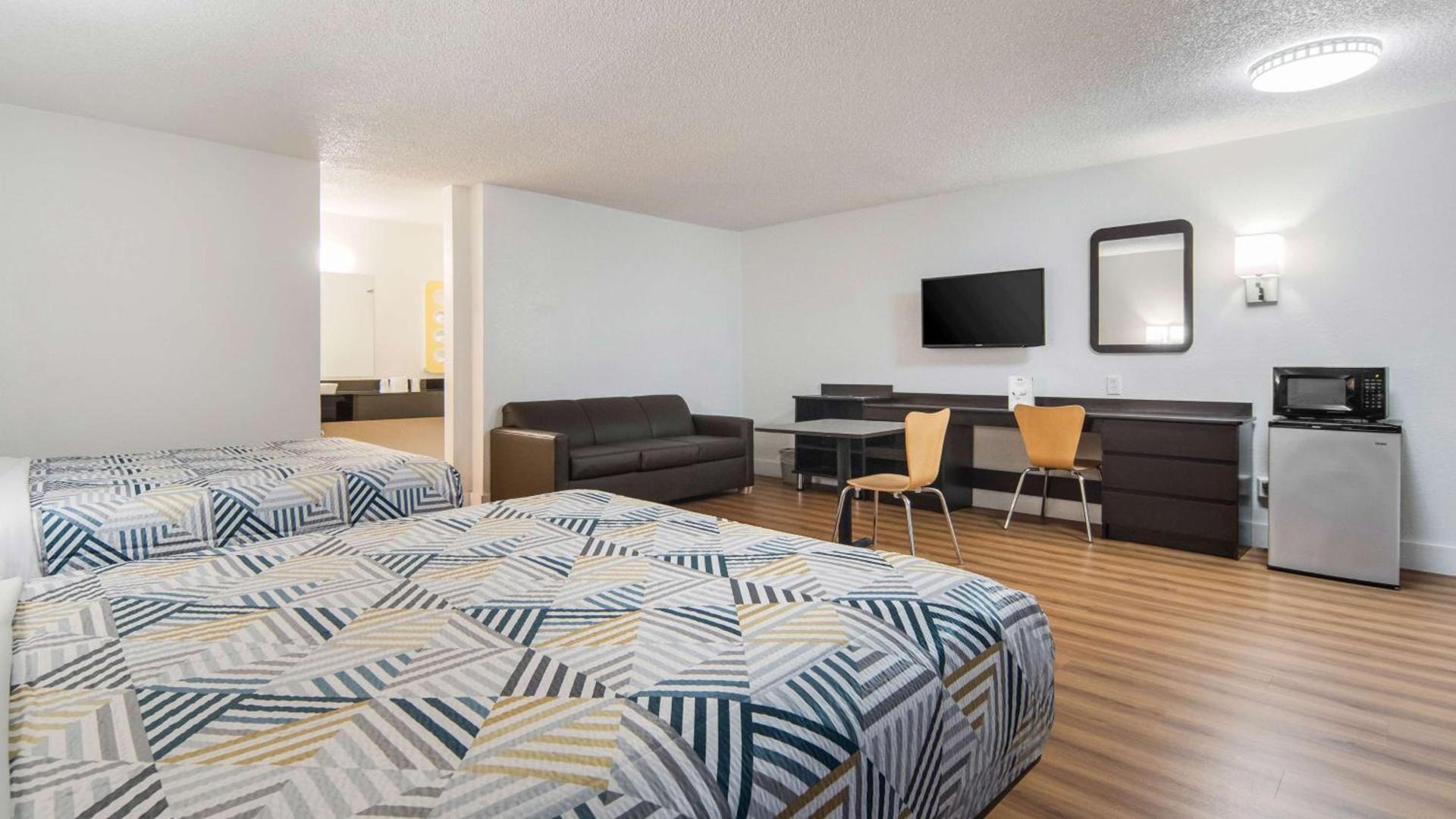 Motel 6-Addison, TX - Dallas photo 25