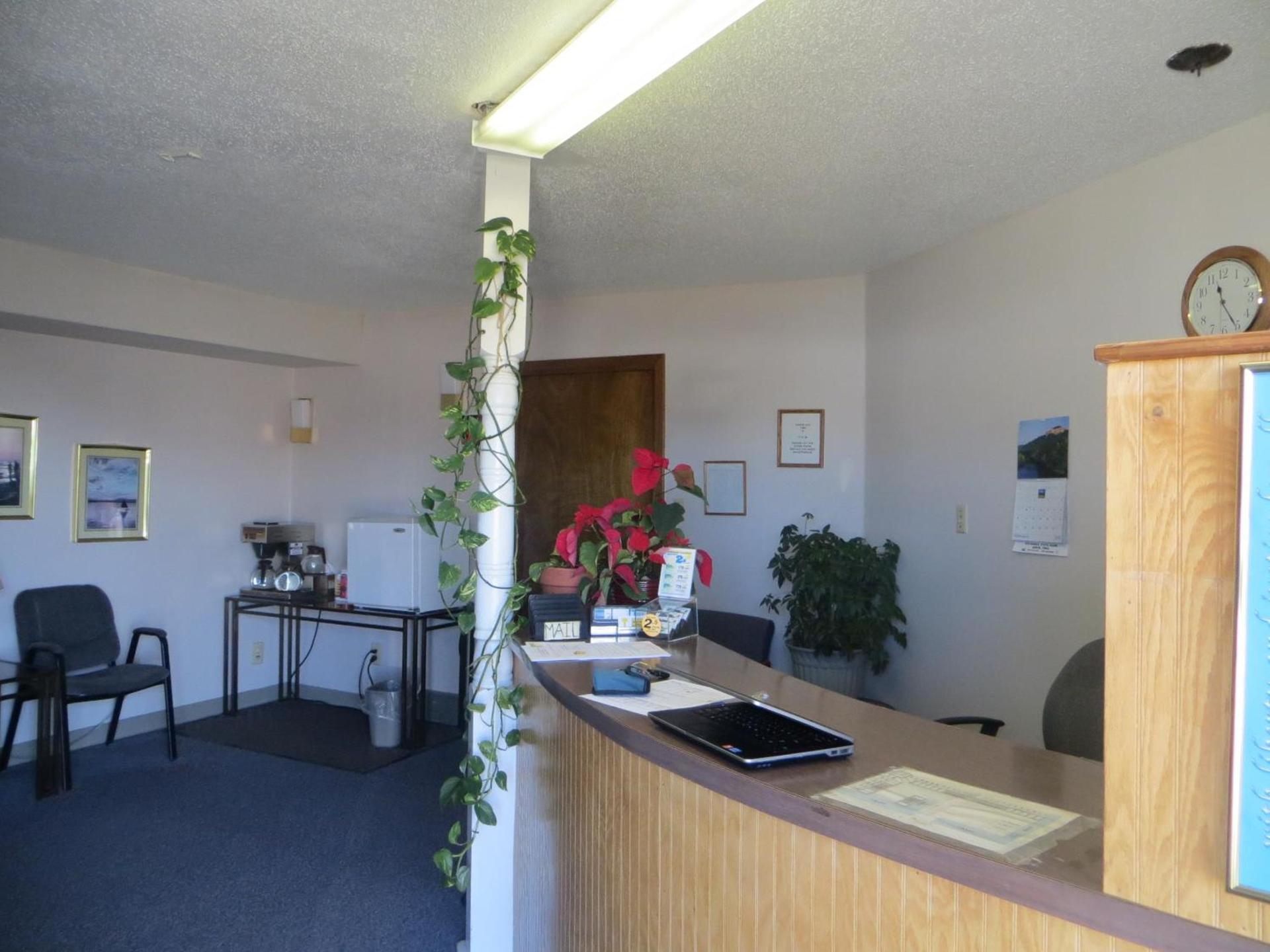Budget Inn Adair photo 2