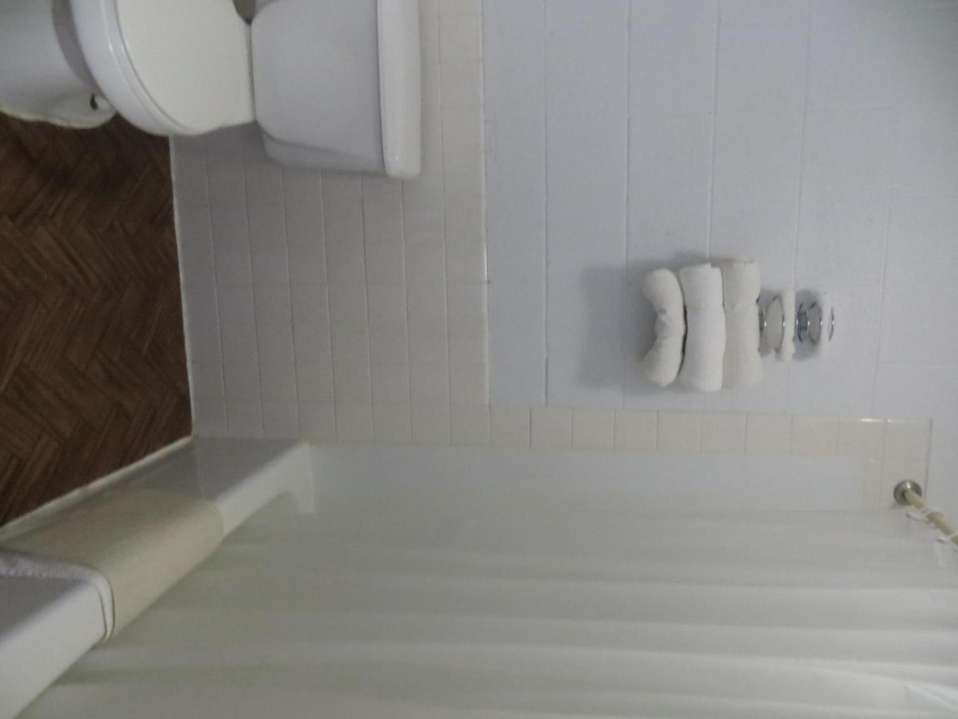 Budget Inn Adair photo 18