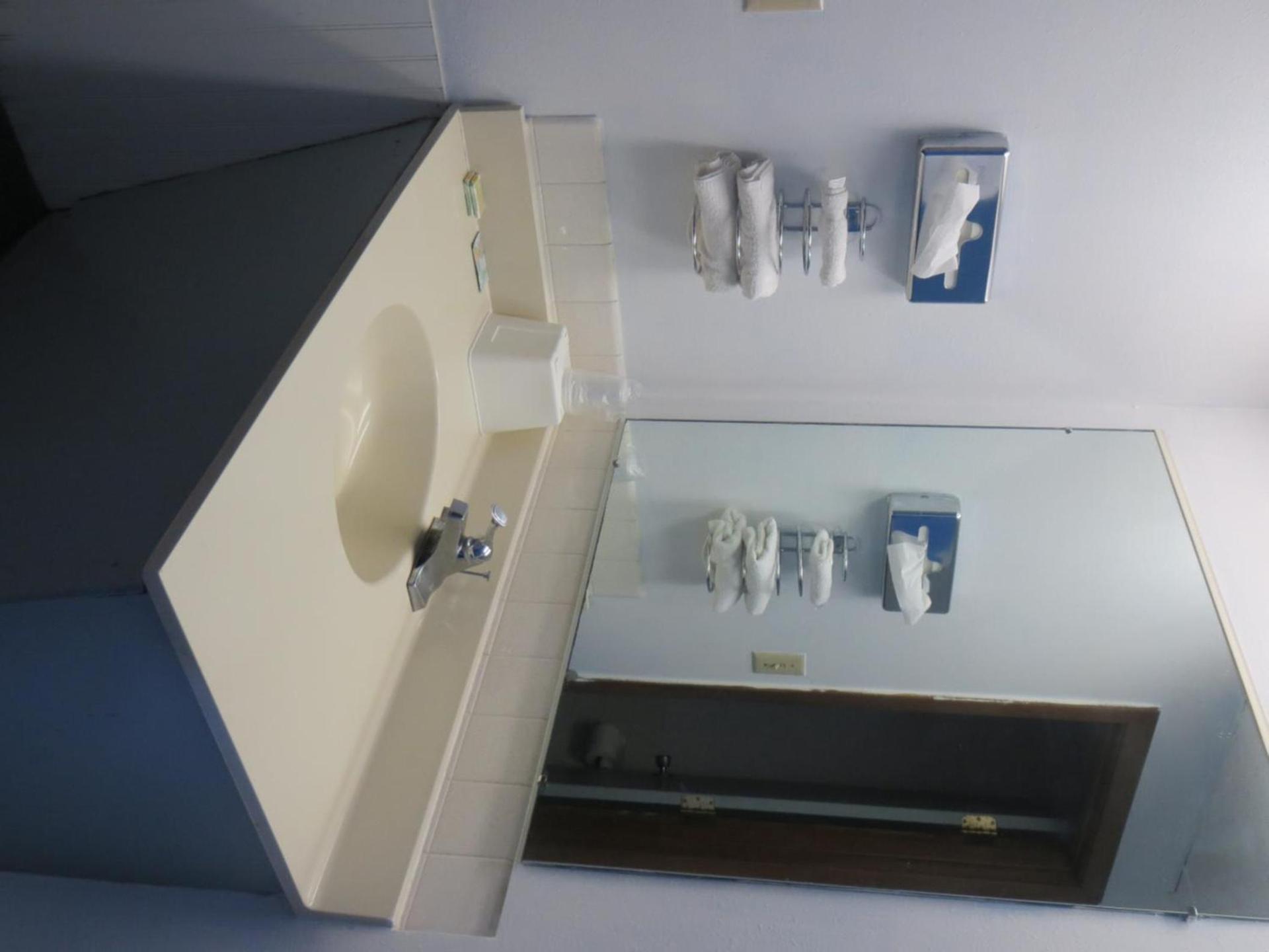 Budget Inn Adair photo 19