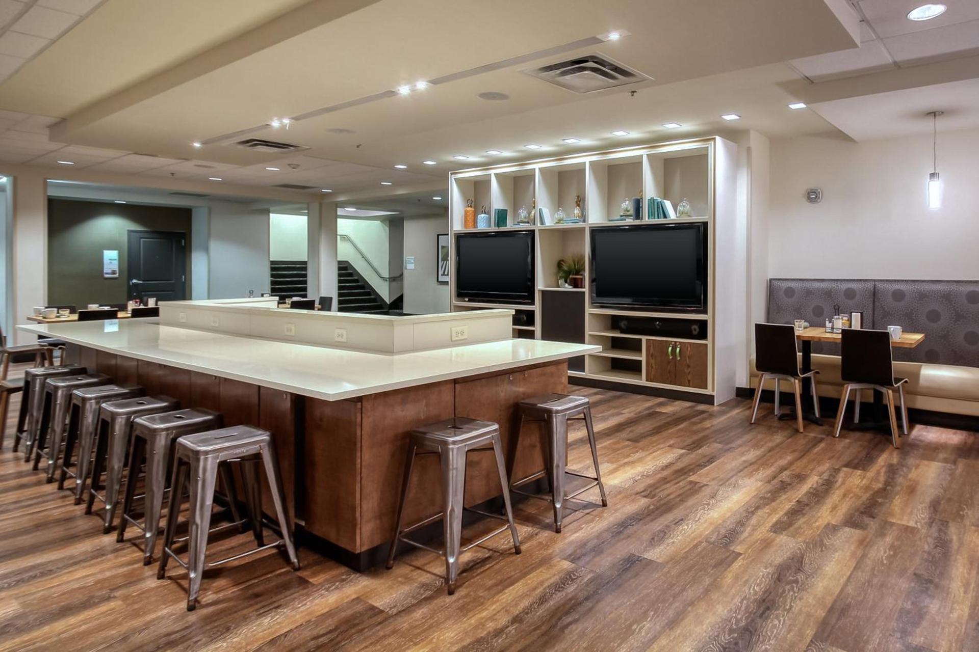 Holiday Inn & Suites Atlanta Airport North by IHG photo 12