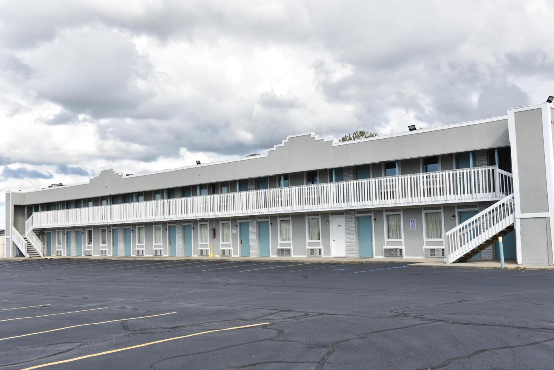 Knights Inn Merrillville photo 11