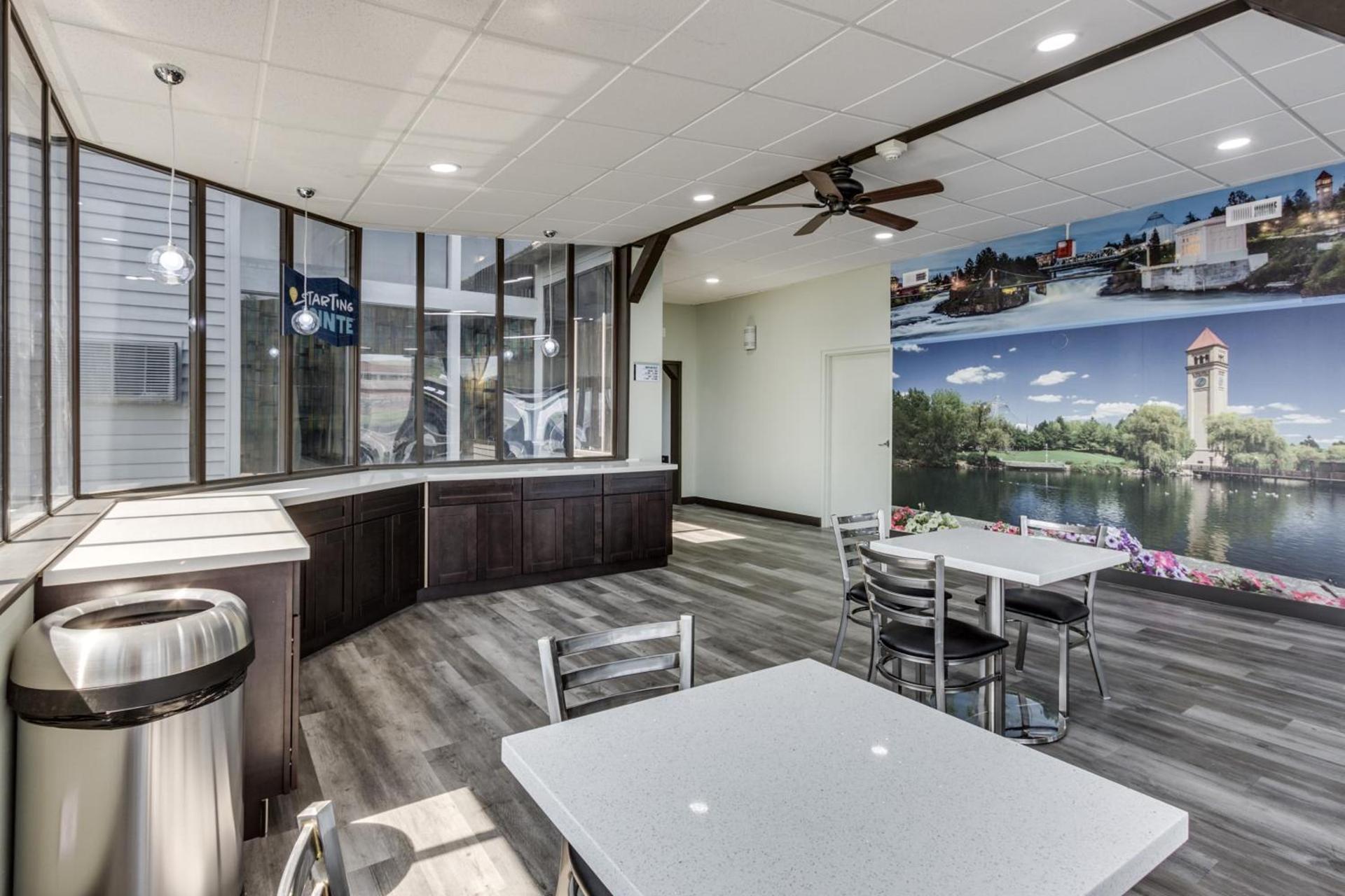Days Inn & Suites by Wyndham Spokane photo 12