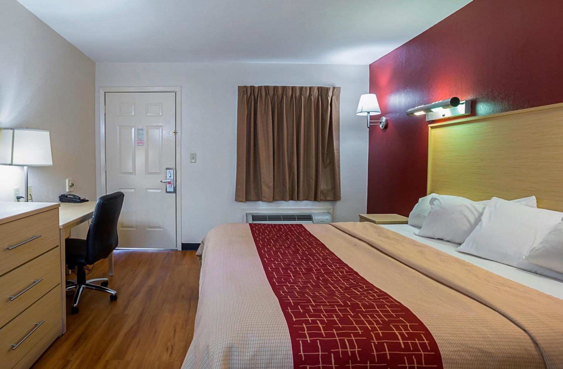 Red Roof Inn West Memphis, AR photo 26