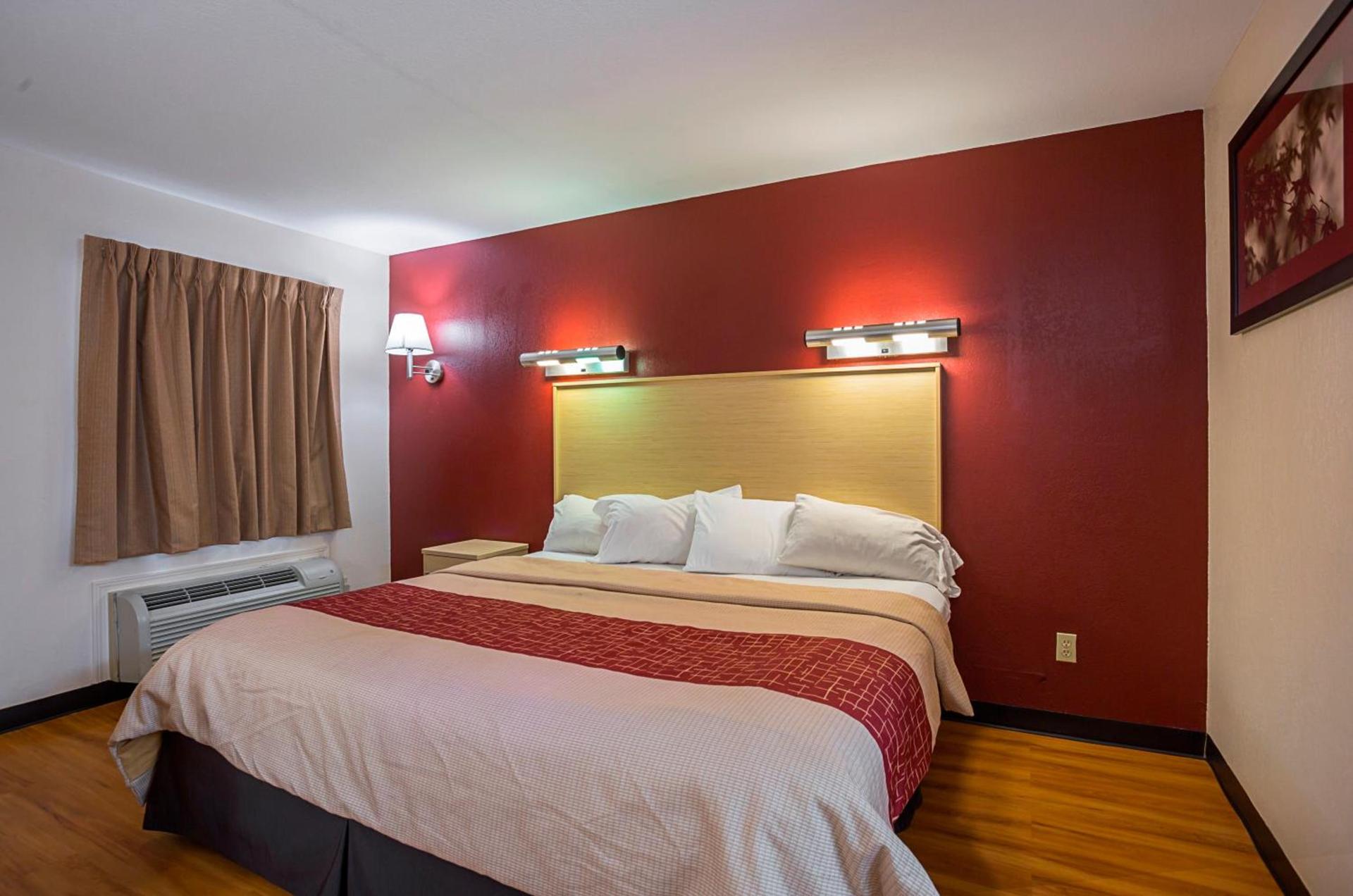 Red Roof Inn West Memphis, AR photo 22