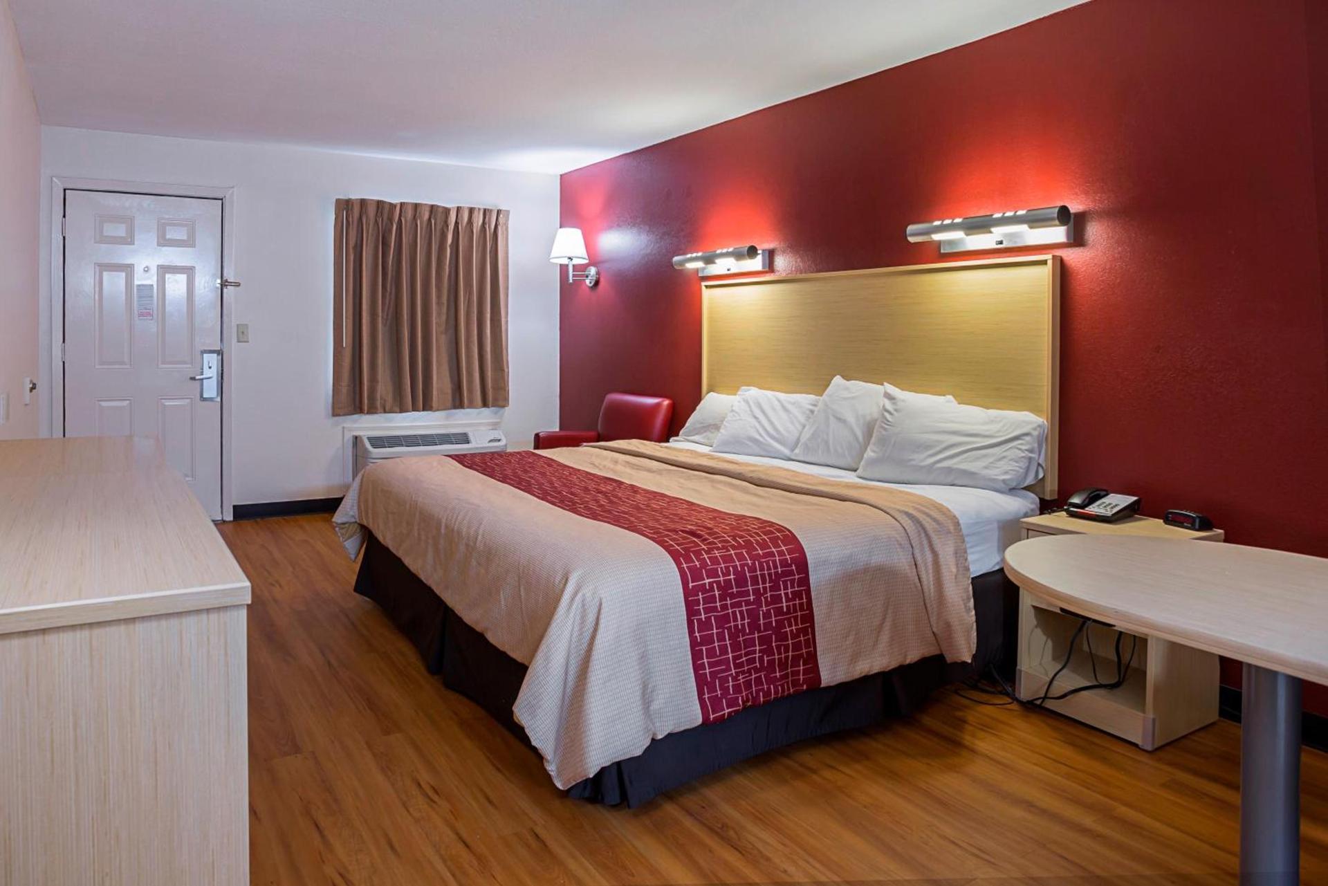 Red Roof Inn West Memphis, AR photo 15