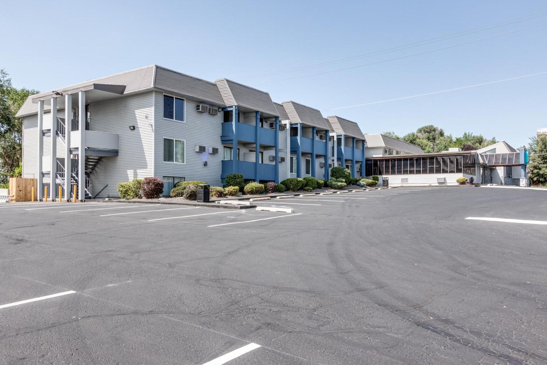 Days Inn & Suites by Wyndham Spokane photo 28