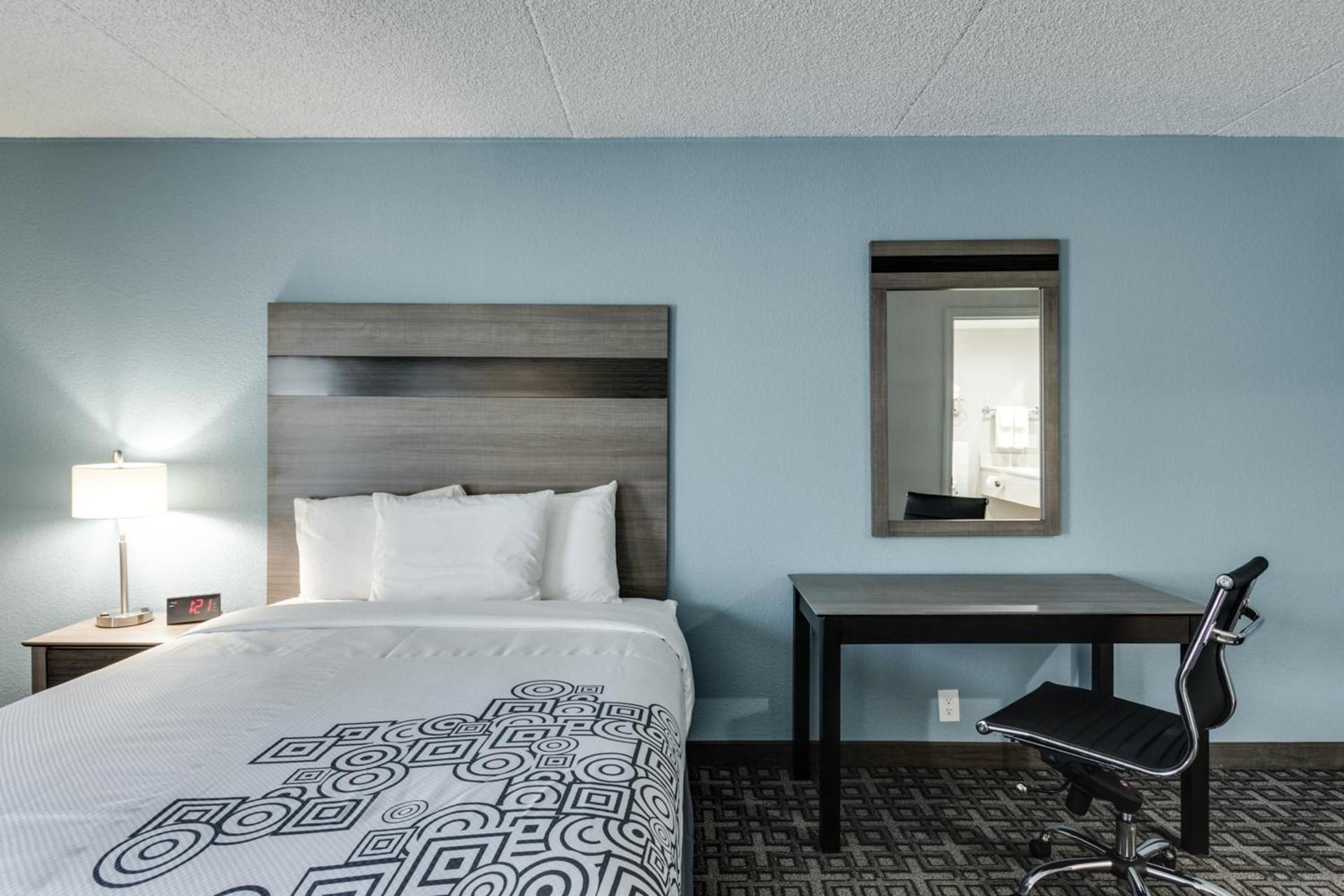 Days Inn & Suites by Wyndham Spokane photo 14