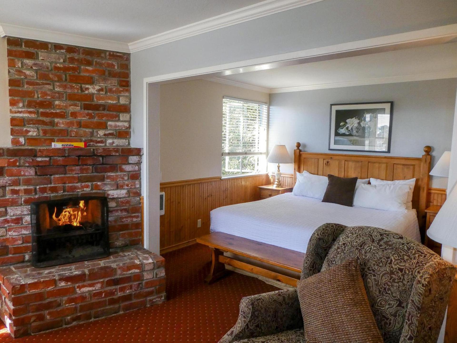 Carmel Fireplace Inn photo 19