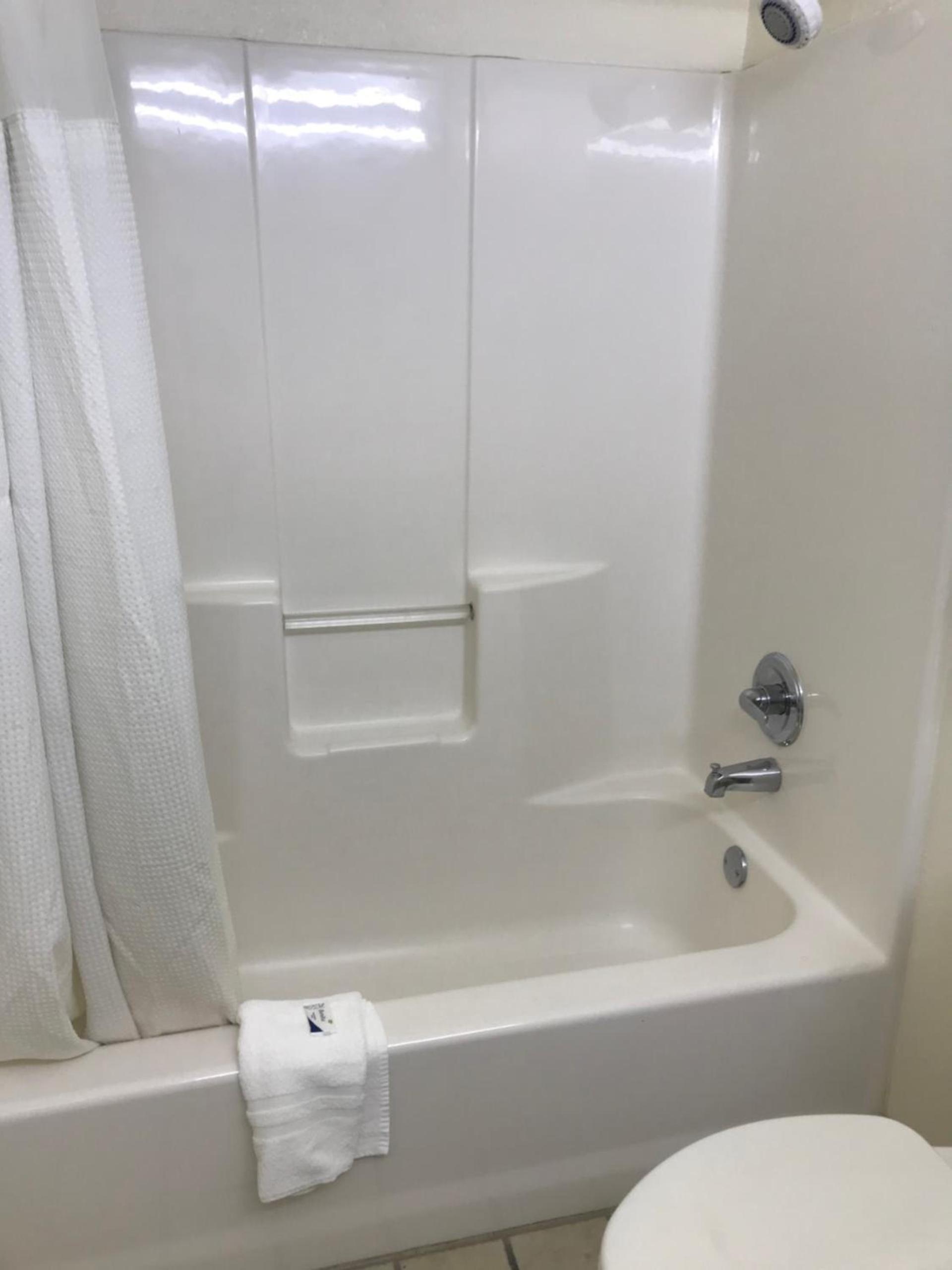 COUNTRY INN MOTEL photo 11