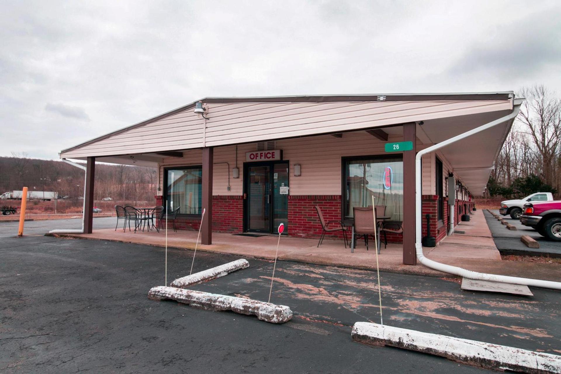 OYO Hotel Dalton PA I-81 photo 45