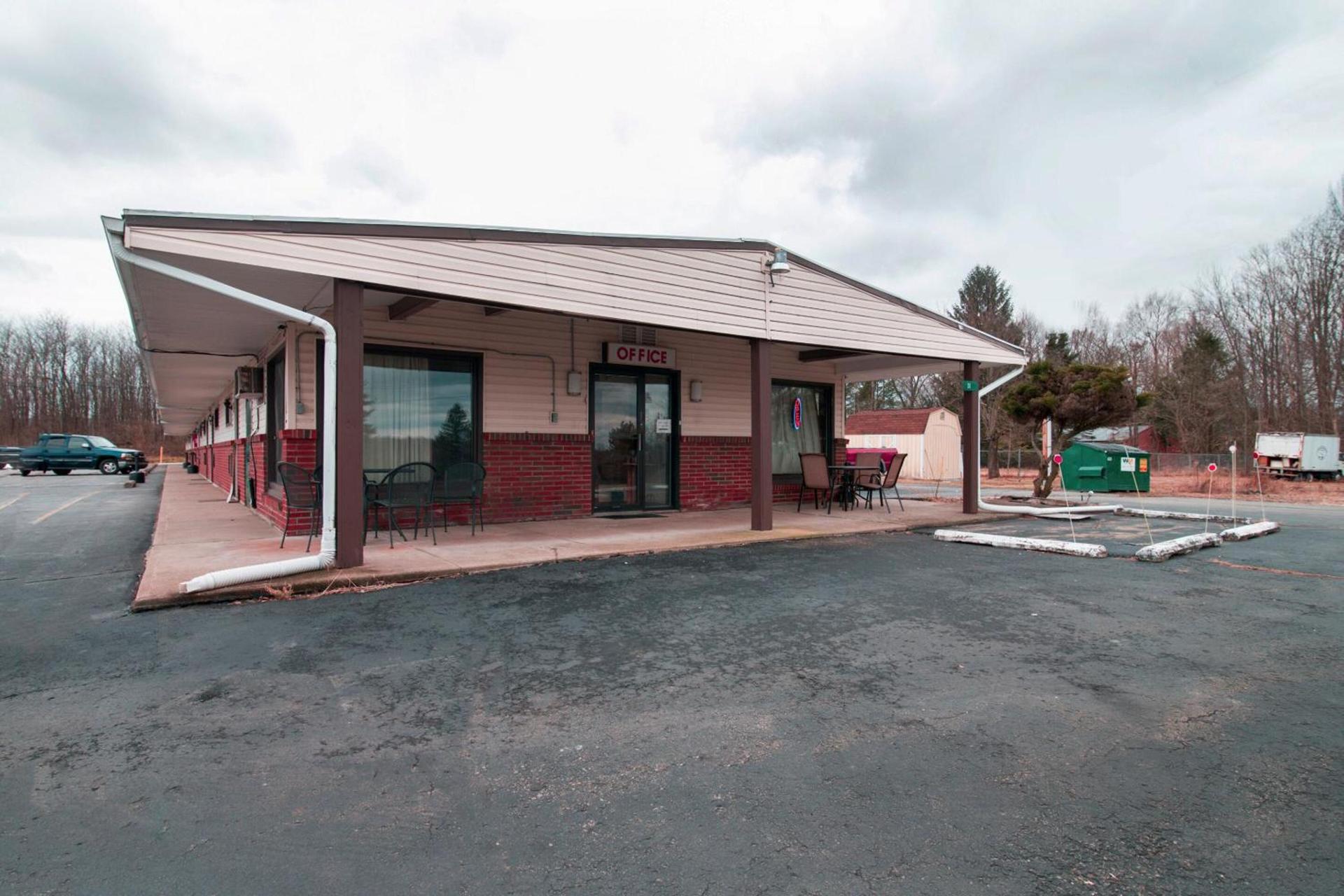 OYO Hotel Dalton PA I-81 photo 40