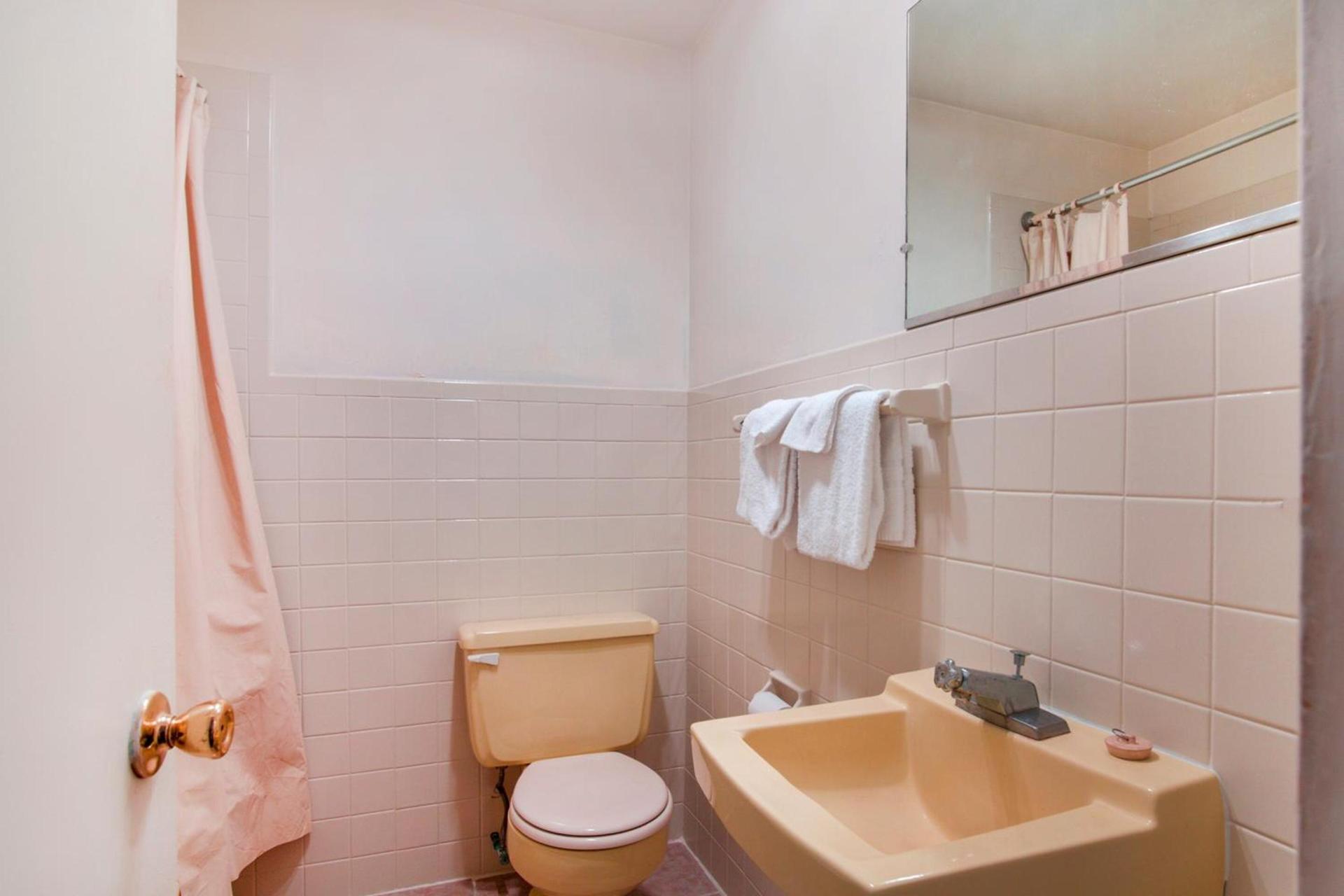 OYO Hotel Dalton PA I-81 photo 34