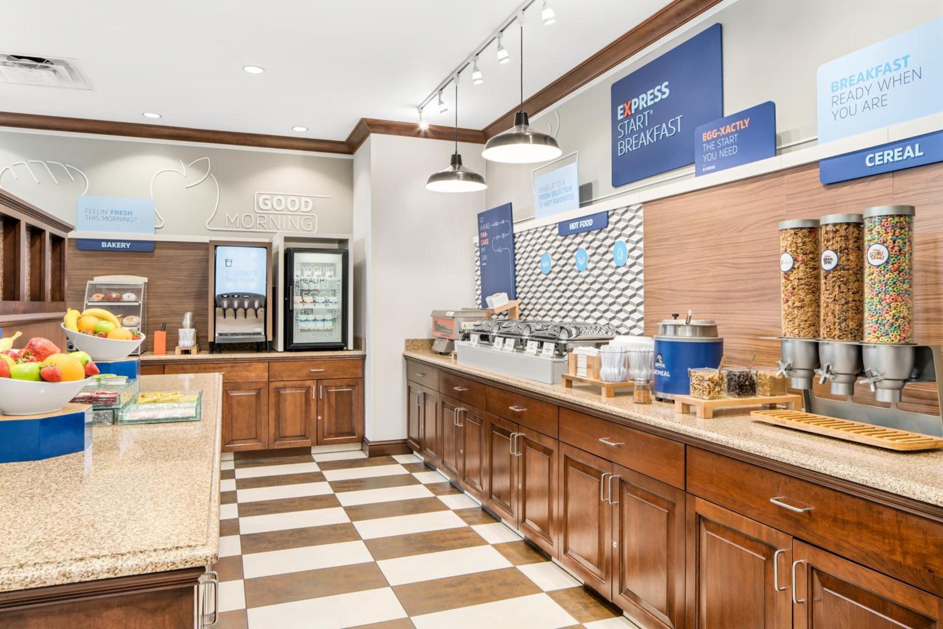 Holiday Inn Express & Suites Wilmington-Newark by IHG photo 6