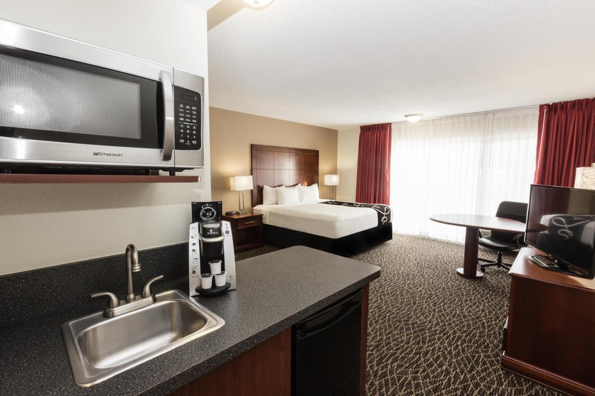 La Quinta by Wyndham Clearwater Central photo 8