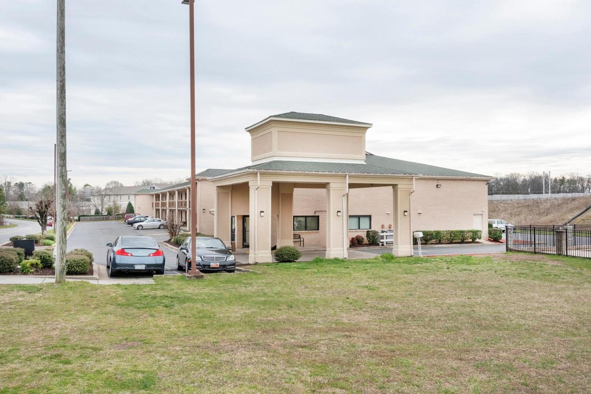 Econo Lodge Kannapolis - Concord photo 8