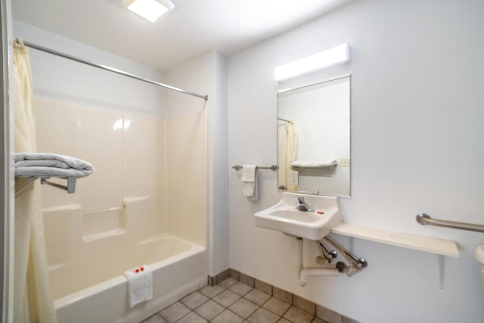 OYO Hotel San Antonio near AT&T Center photo 53