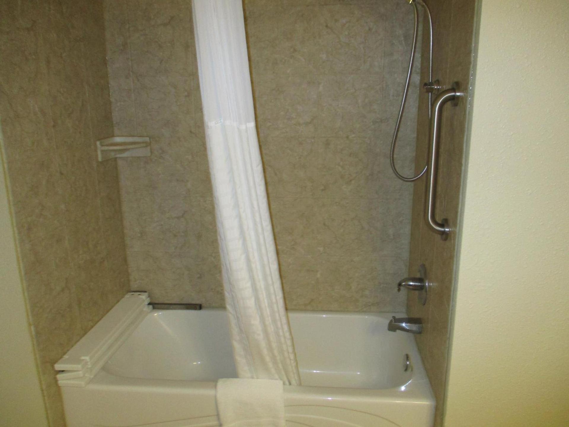 AmericInn by Wyndham Sleepy Eye photo 24
