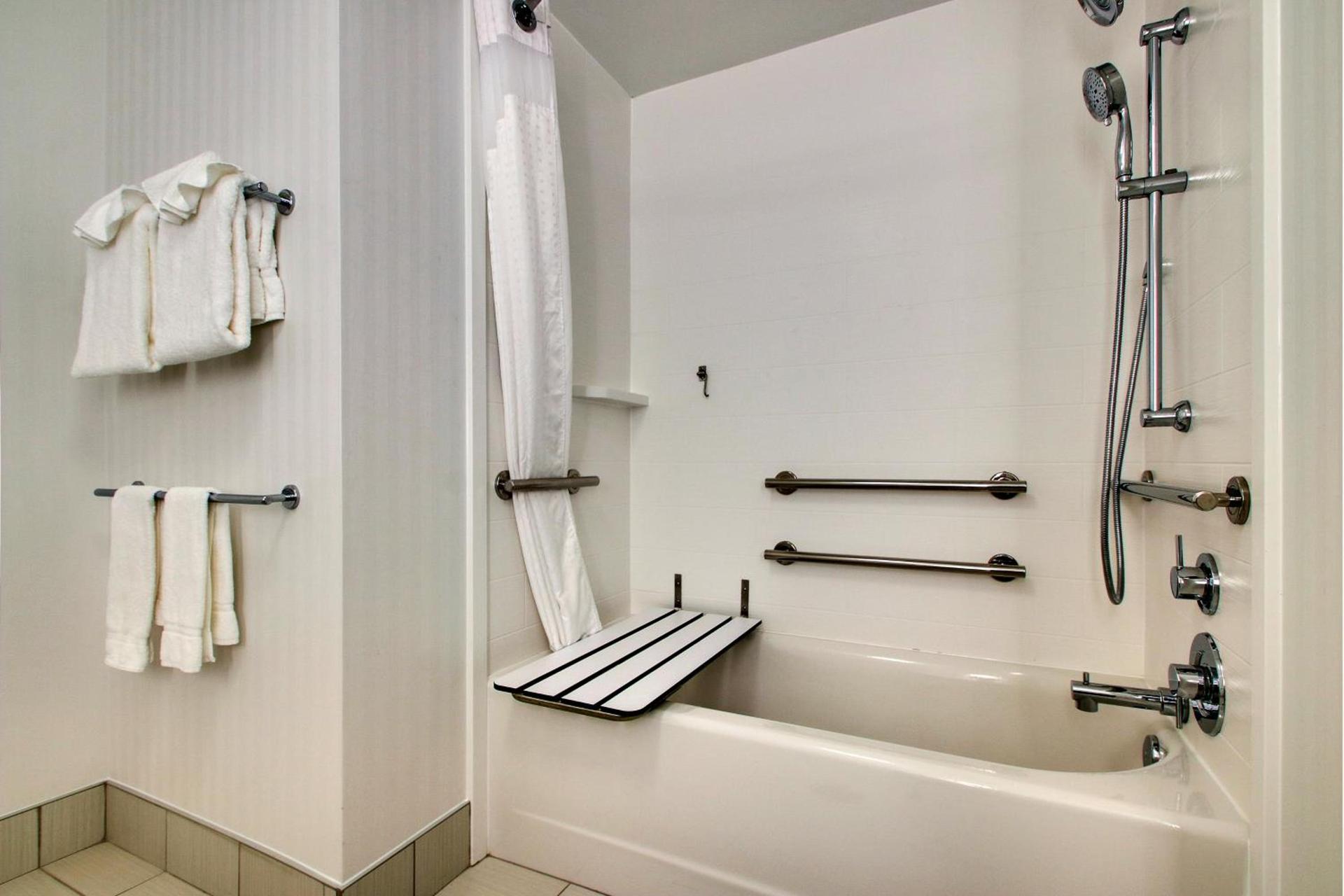 Holiday Inn Express & Suites Findlay North by IHG photo 6