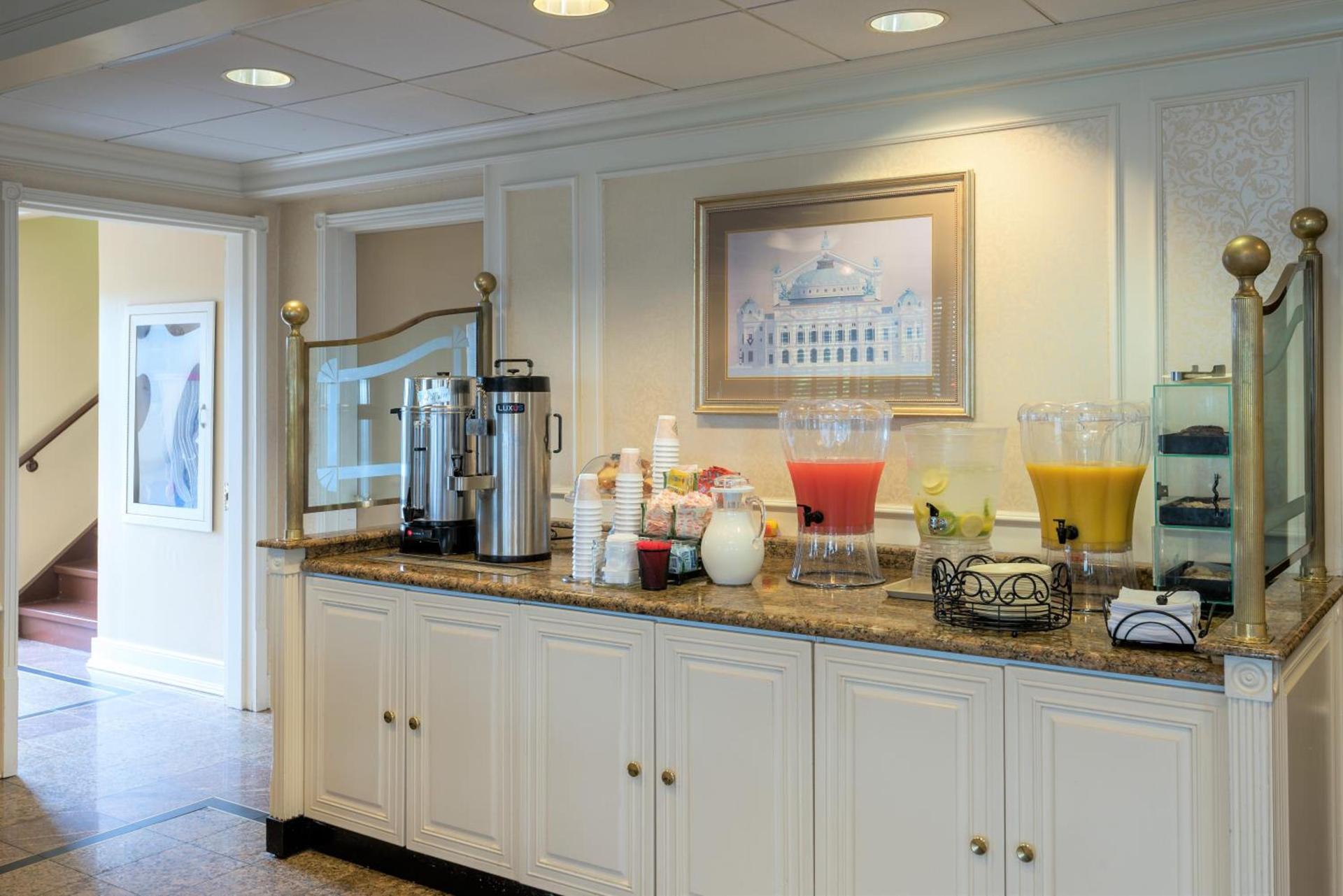 Five Towns Inn - JFK Airport photo 2