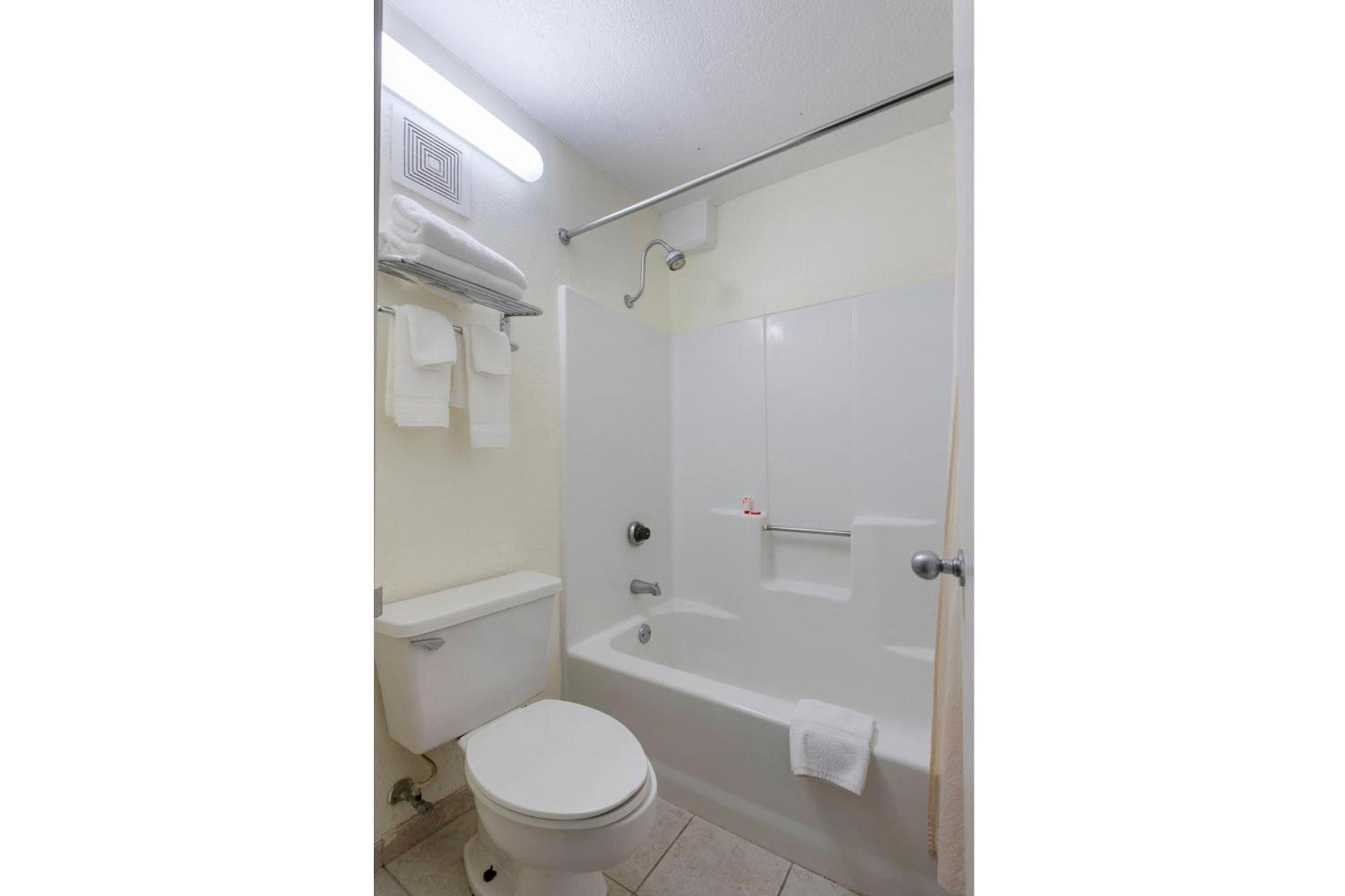 Econo Lodge Kannapolis - Concord photo 46