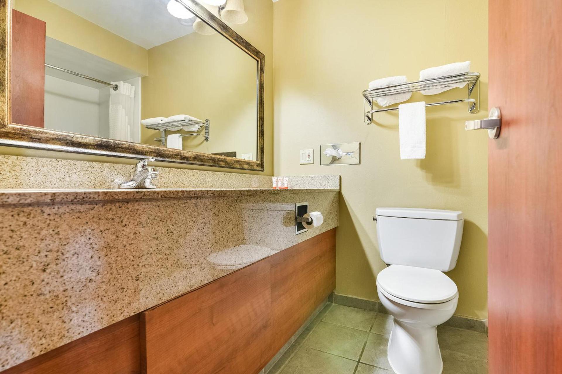 OYO Townhouse Oklahoma City Airport photo 64