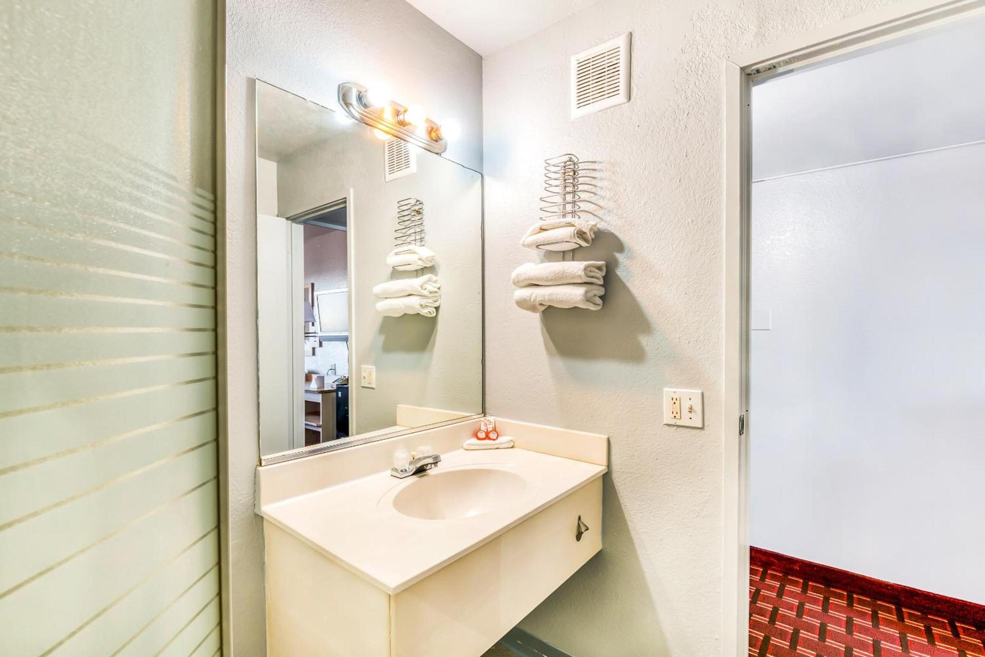 OYO Hotel Houston Southwest I-69 photo 9