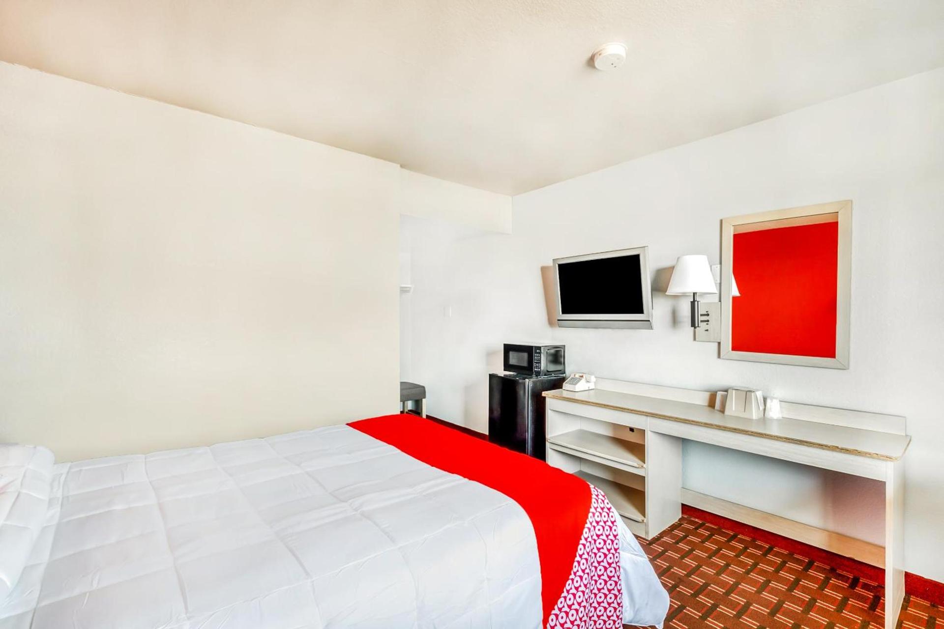 OYO Hotel Houston Southwest I-69 photo 35