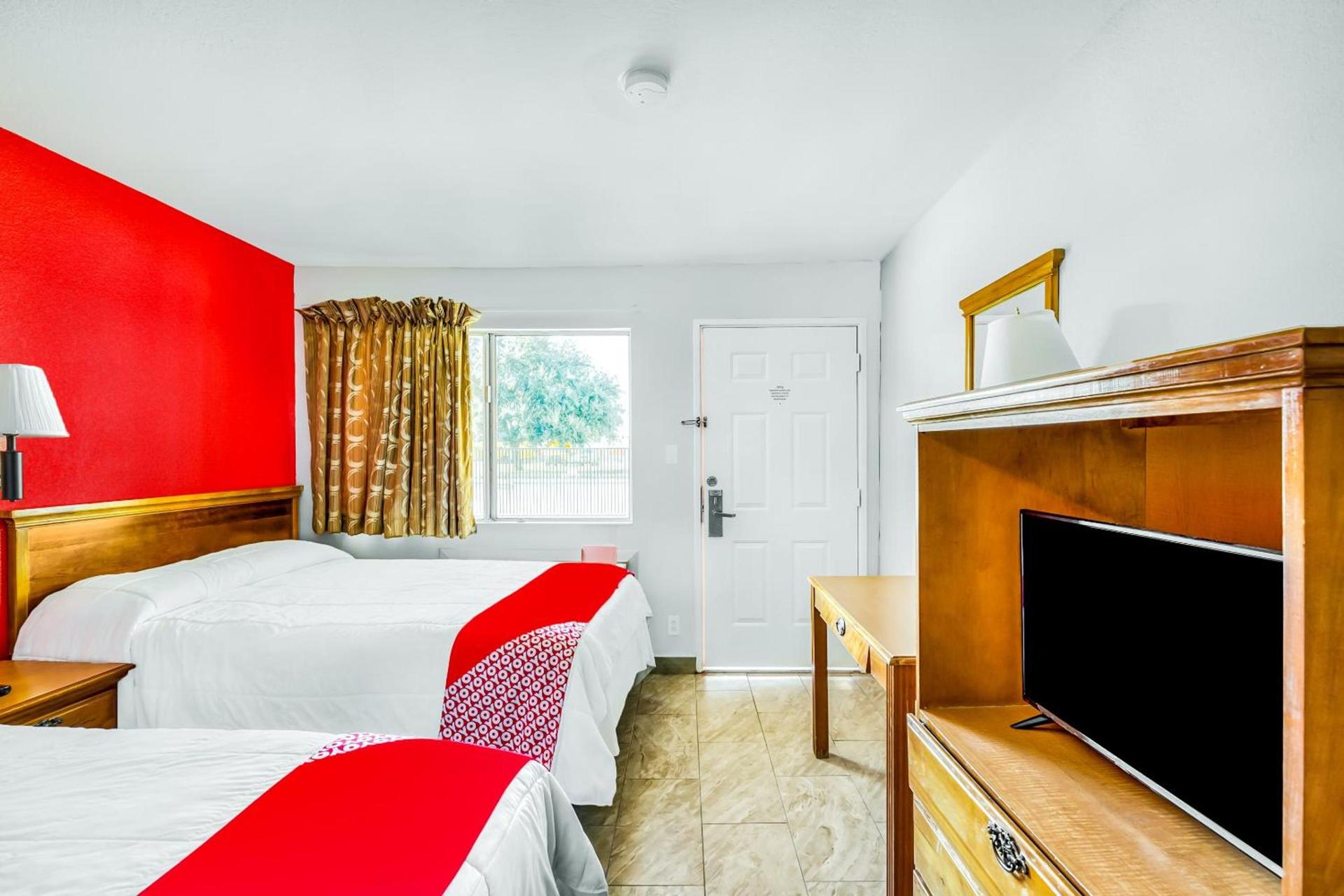 OYO Hotel Houston Southwest I-69 photo 31