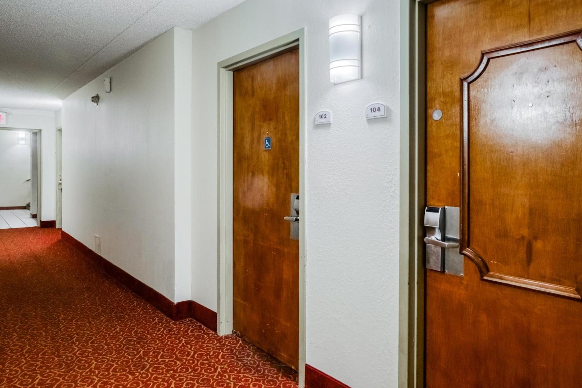OYO Hotel Burlington South photo 41