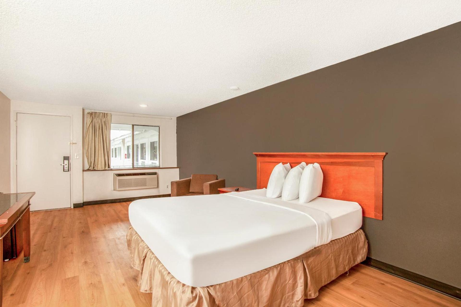 OYO Hotel Centralia photo 32