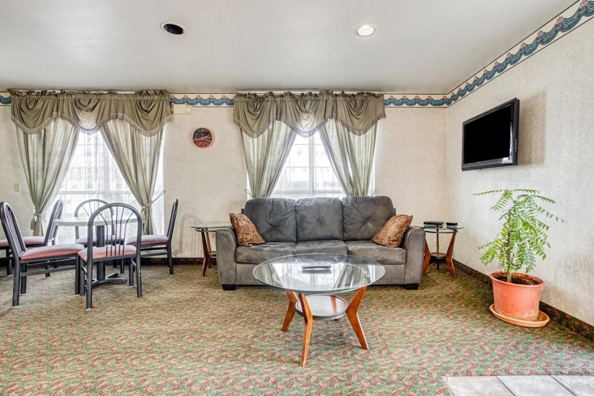 OYO Hotel Wichita Falls I-44 Sheppard Airforce photo 4