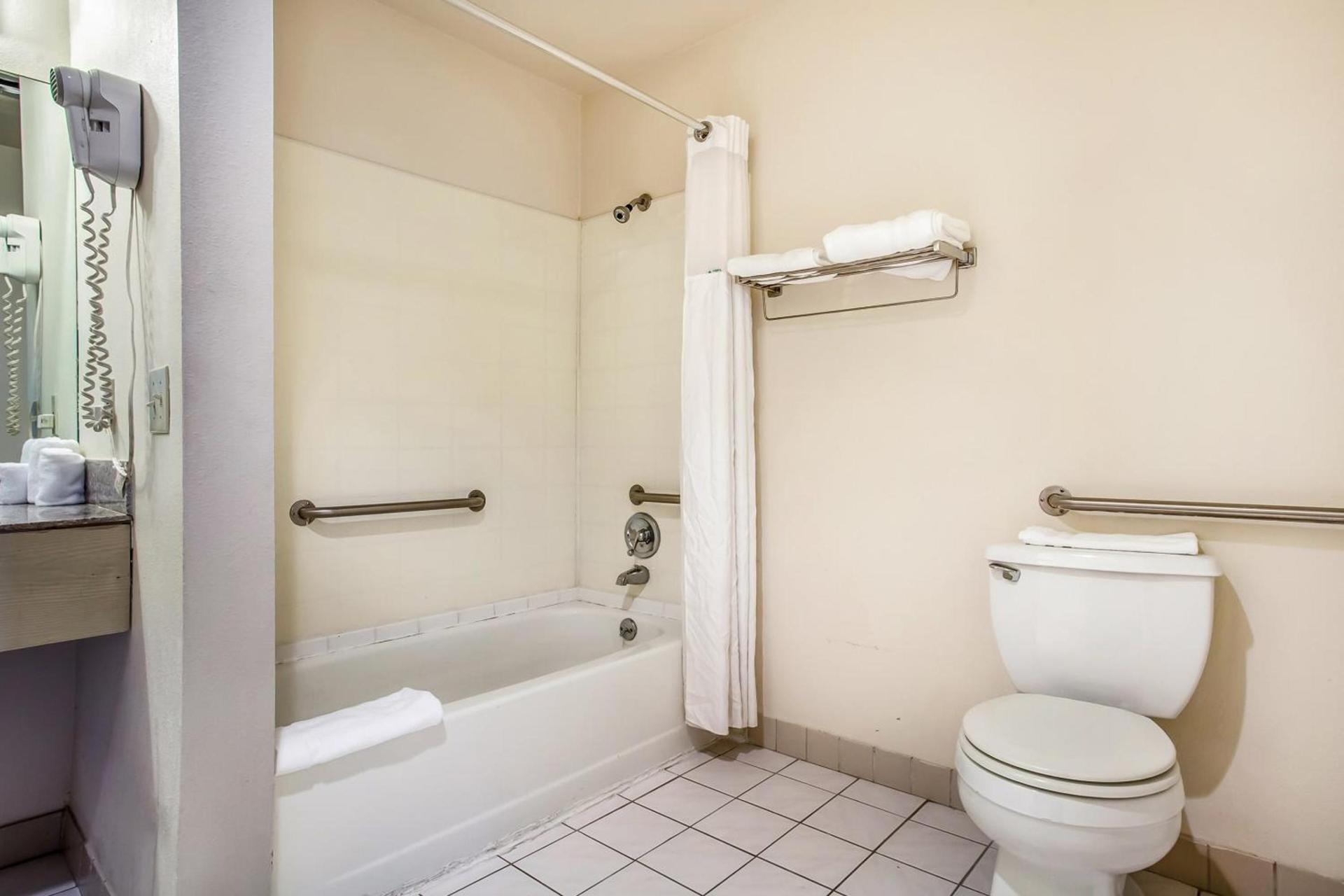 Arlington Motor Inn photo 54