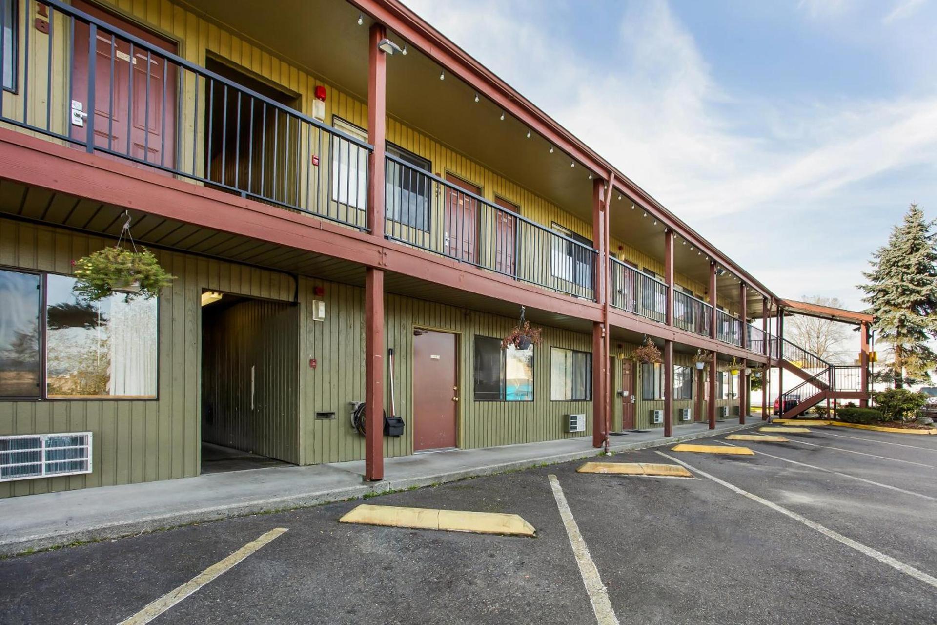 Arlington Motor Inn photo 51