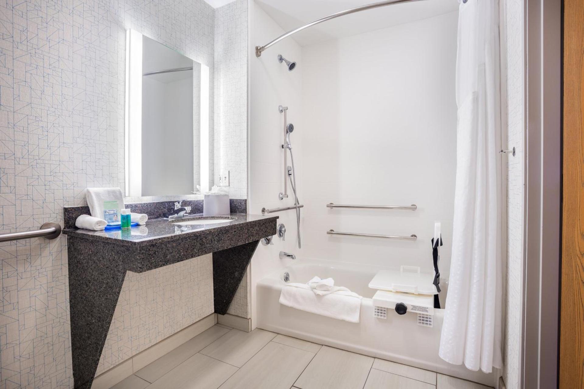 Holiday Inn Express Wisconsin Dells by IHG photo 4