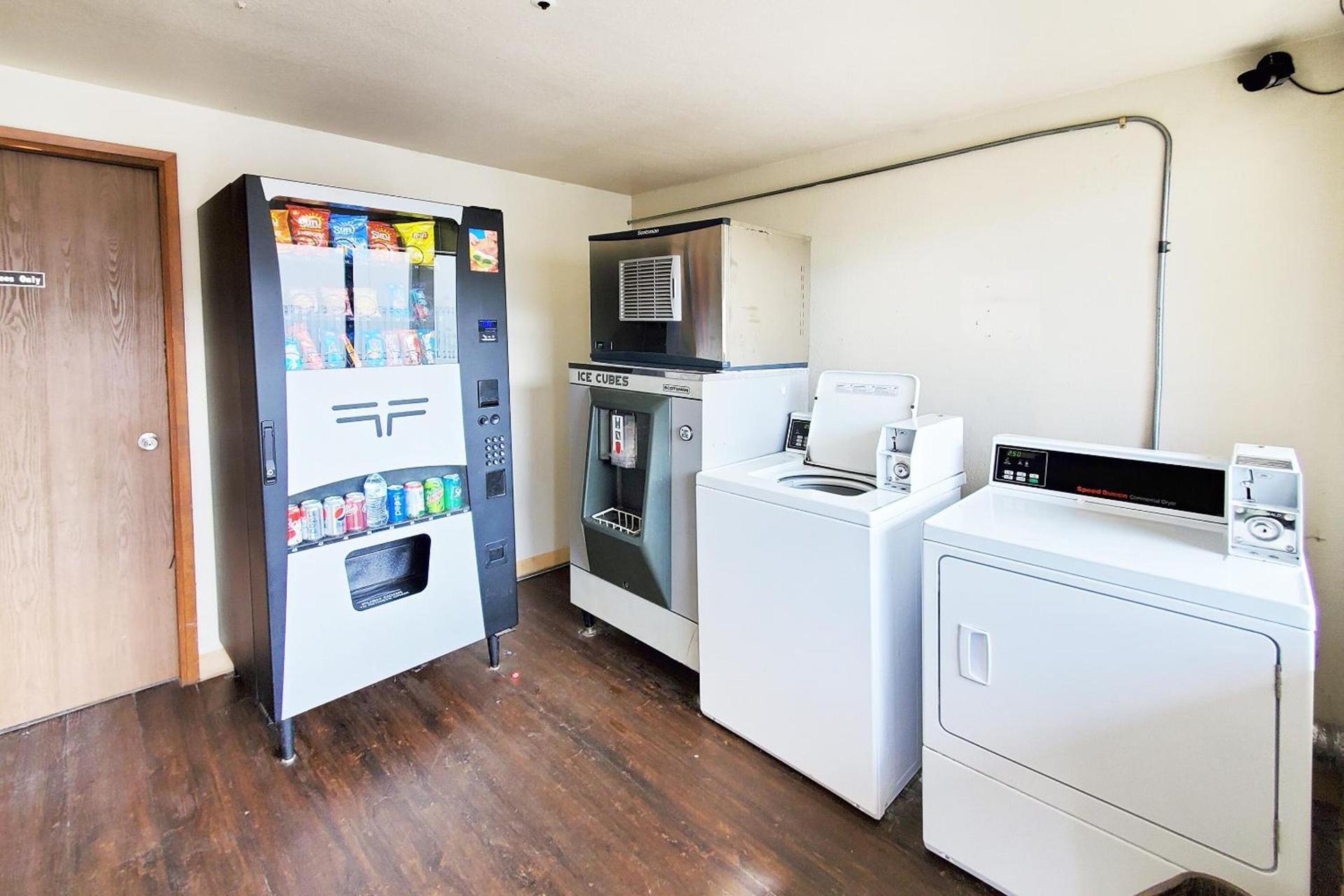 OYO Woodland Hotel and Suites photo 57
