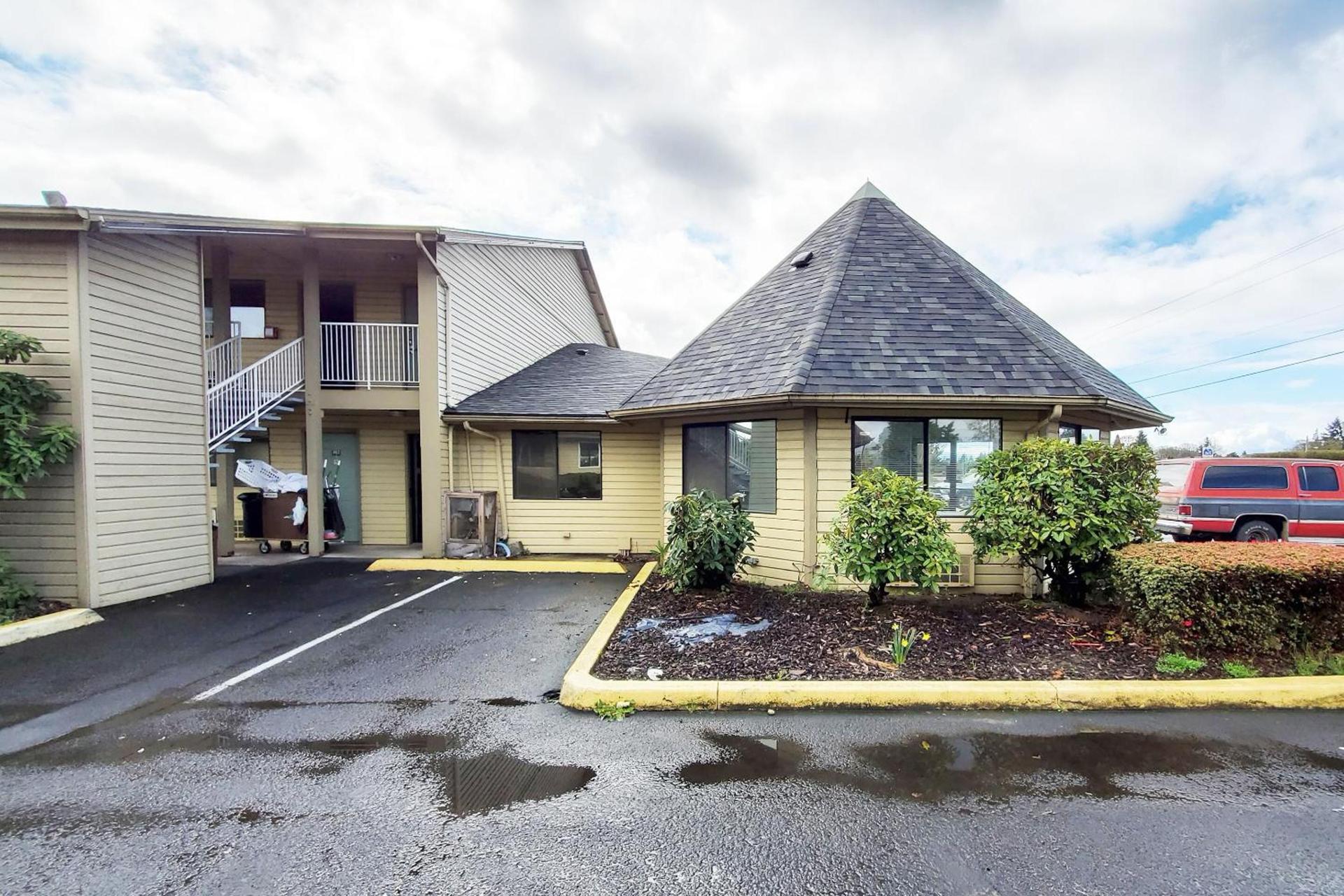 OYO Woodland Hotel and Suites photo 51