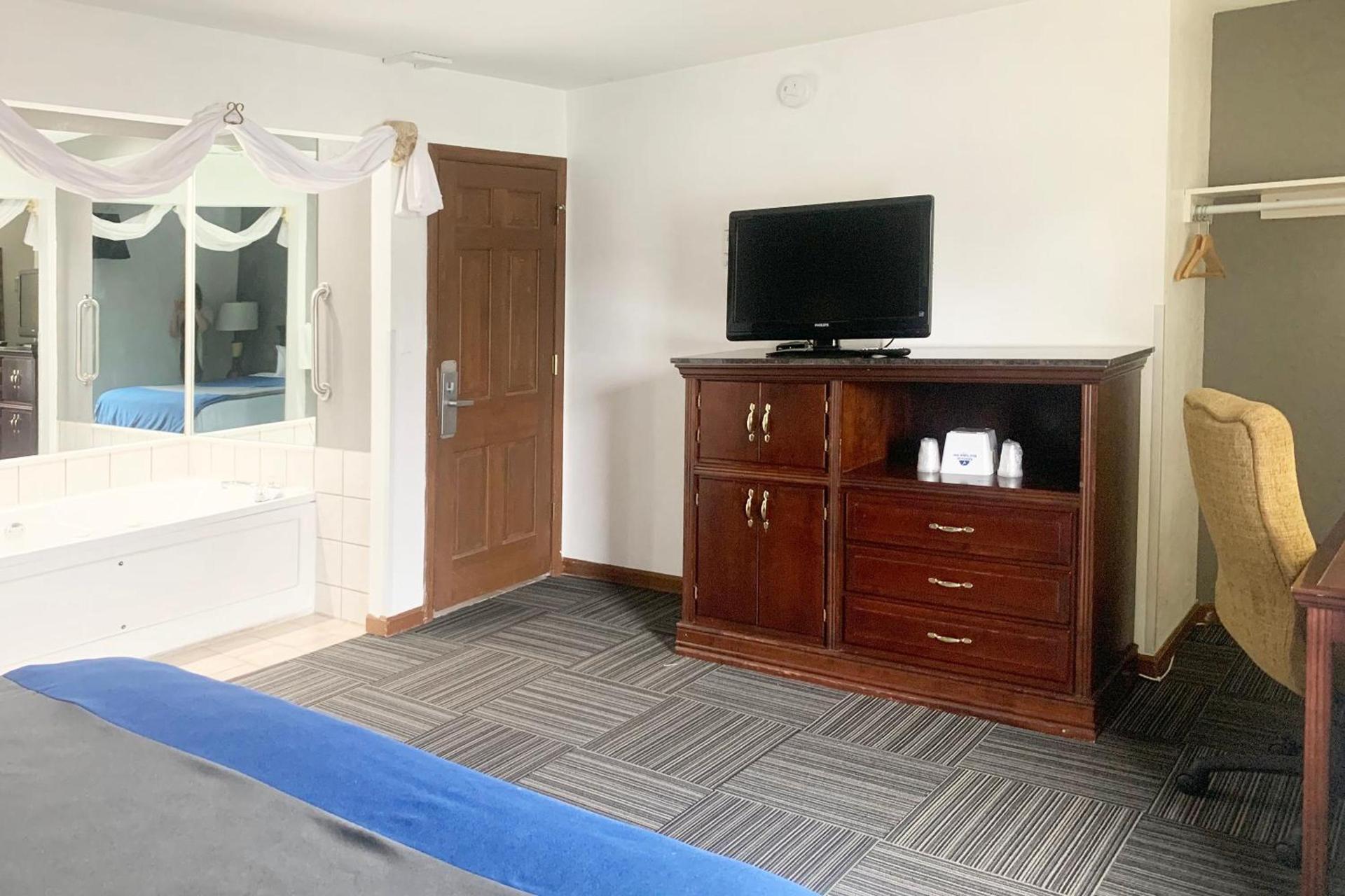 Lakeview Inn photo 22